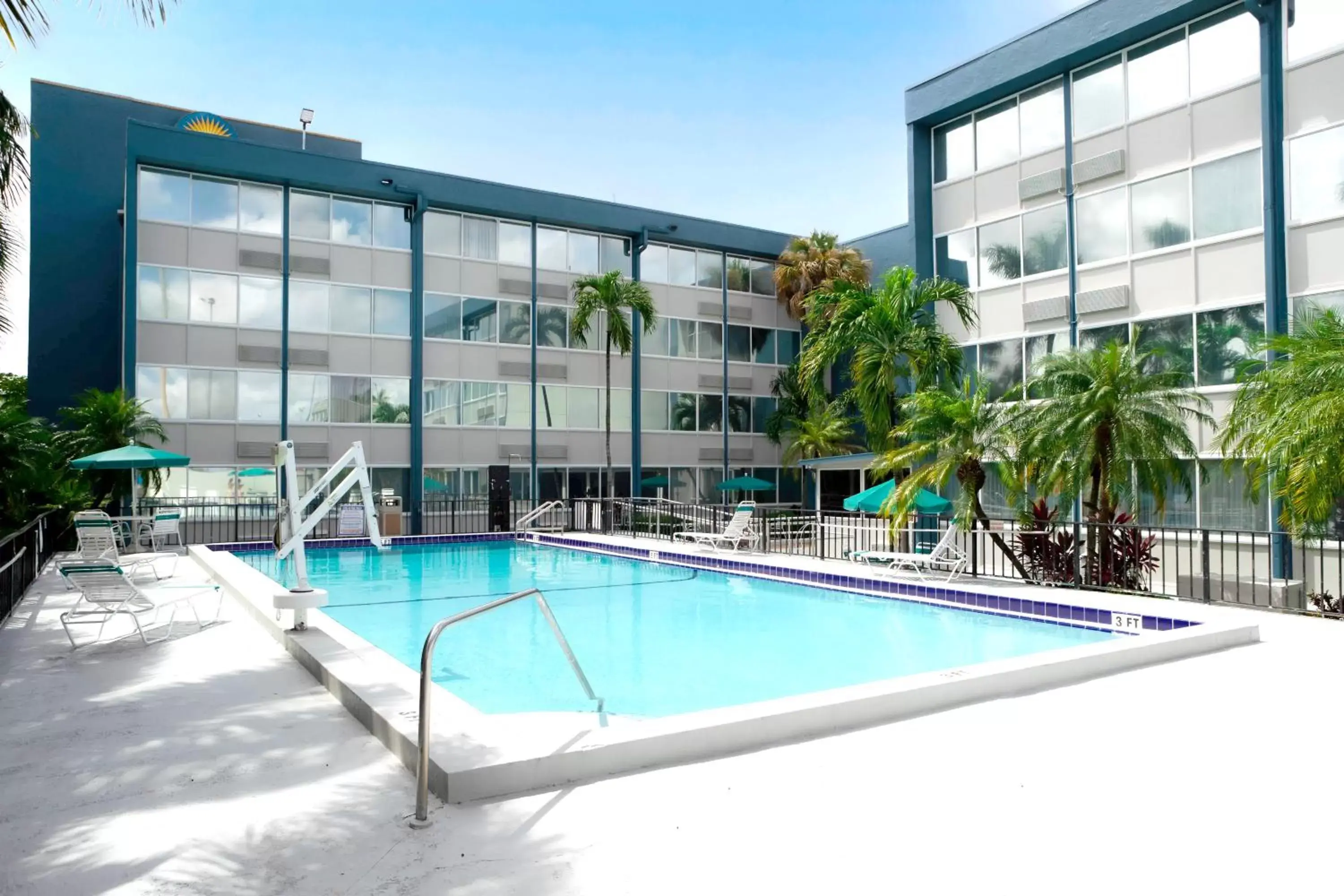 Swimming pool, Property Building in Days Inn by Wyndham Miami International Airport