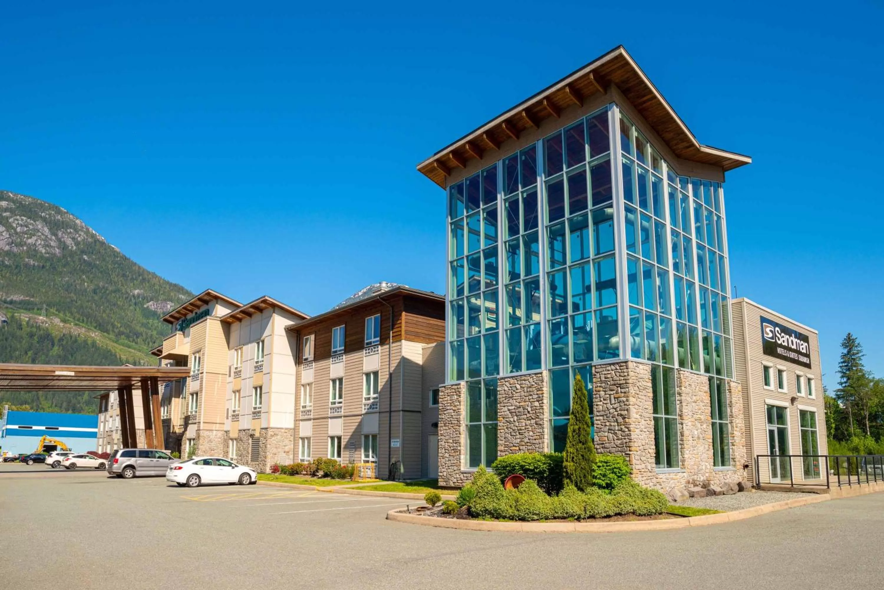 Property building in Sandman Hotel and Suites Squamish
