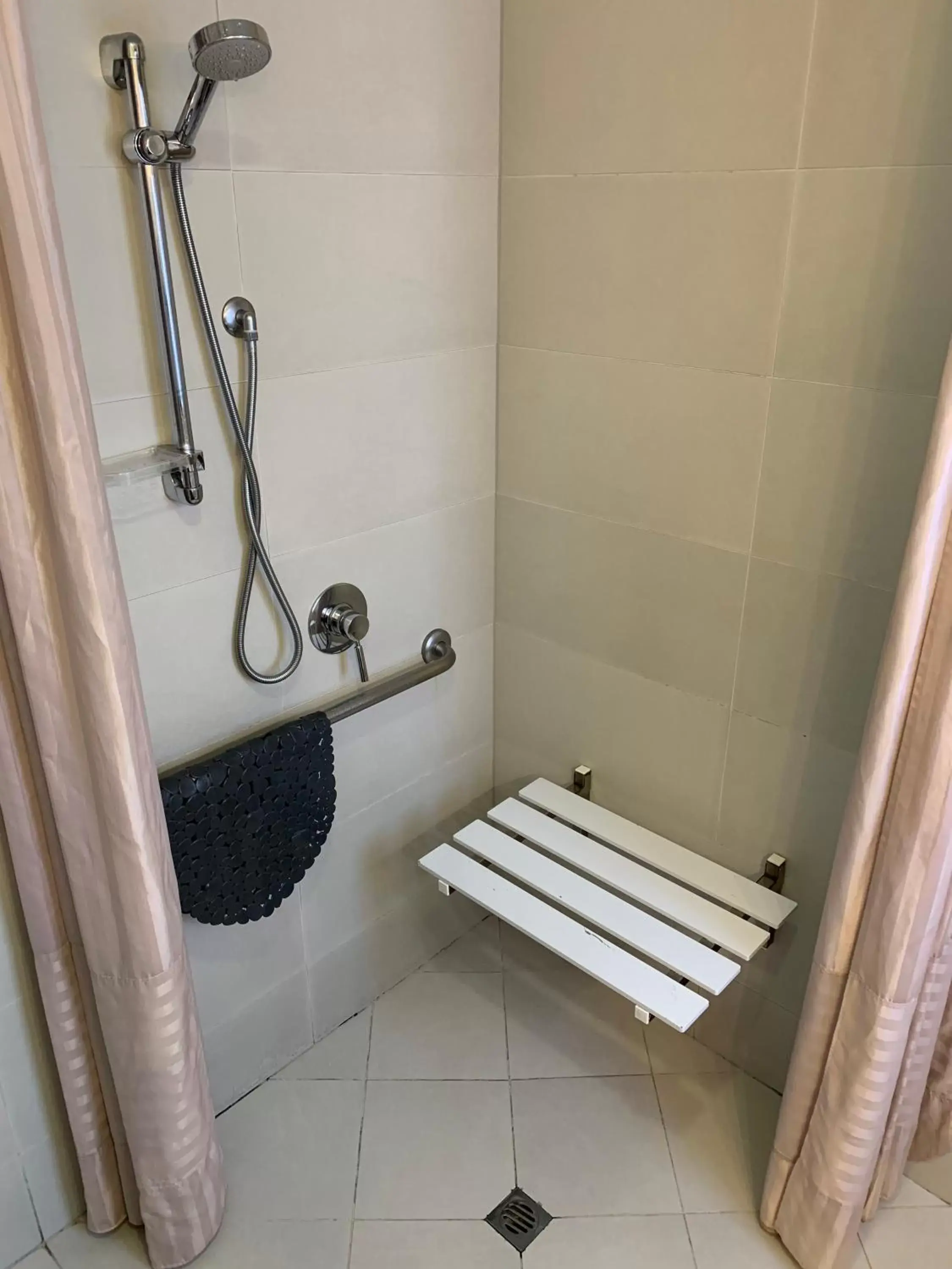 Bathroom in Salerno Motel Apartments