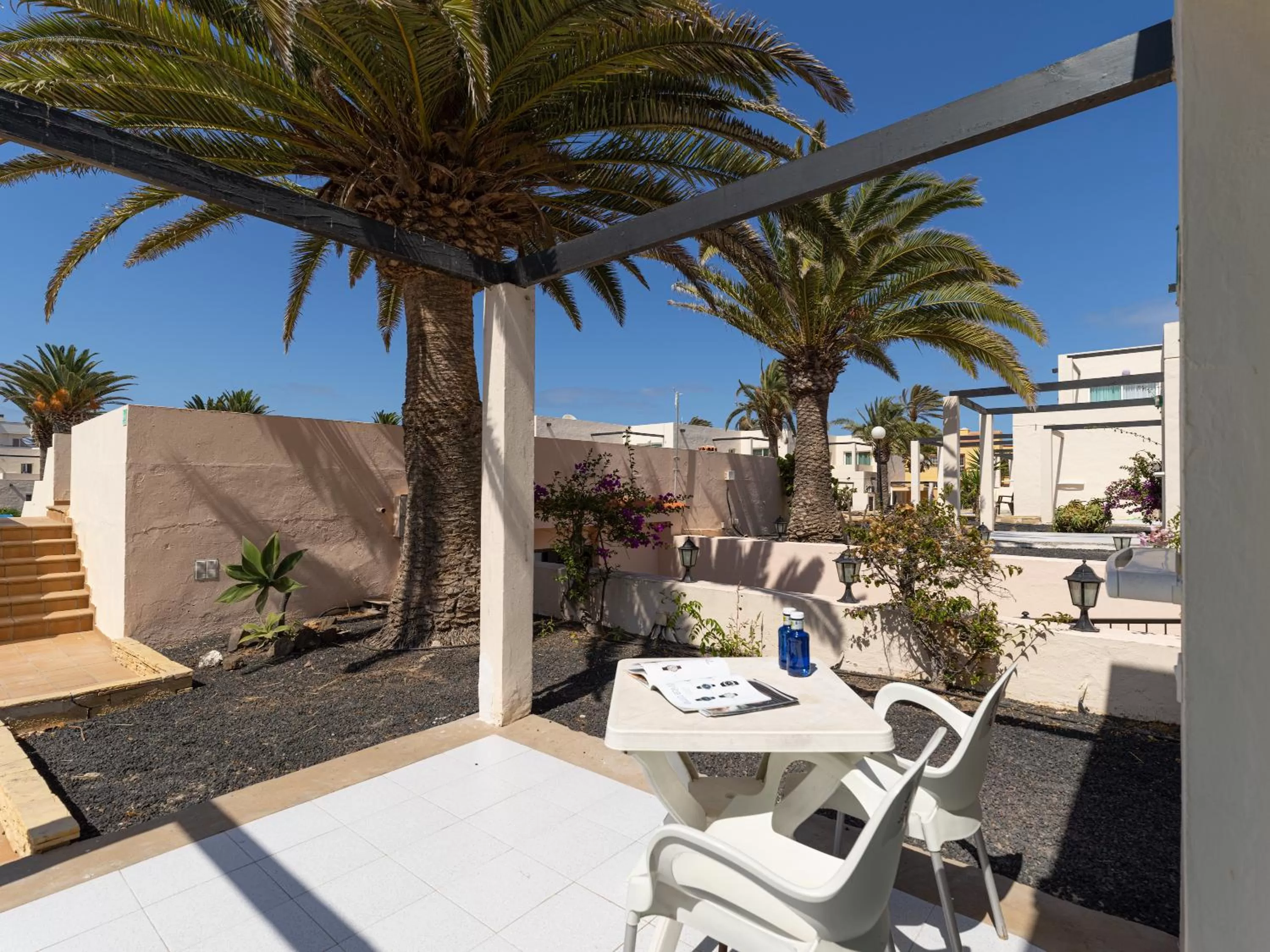 Patio in HomeForGuest Apartamento 13 con terraza y piscina en Corralejo