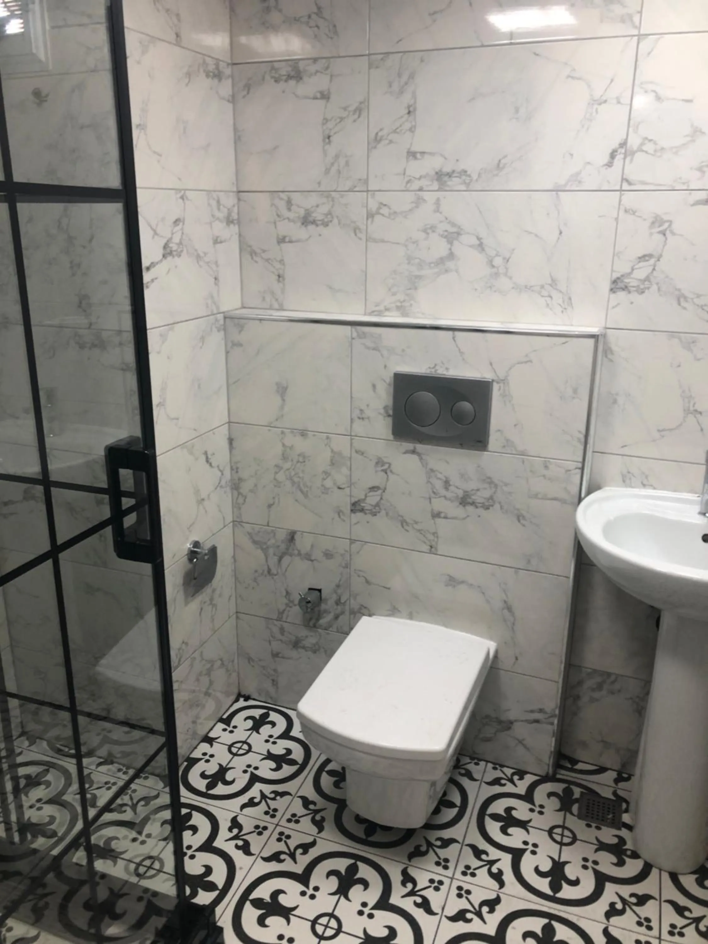 Shower in Reydel Hotel