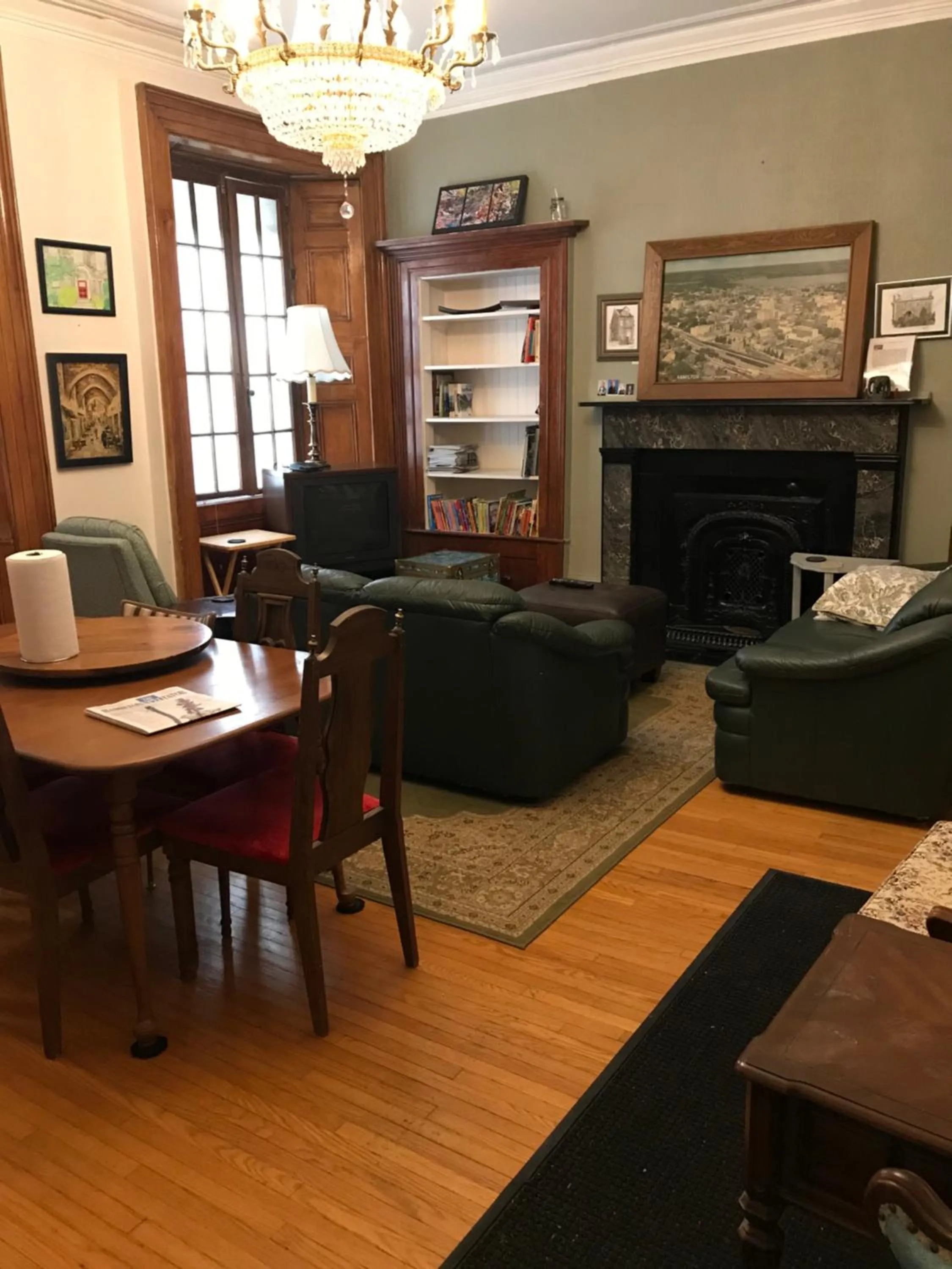 Communal lounge/ TV room in Pring Guesthouse