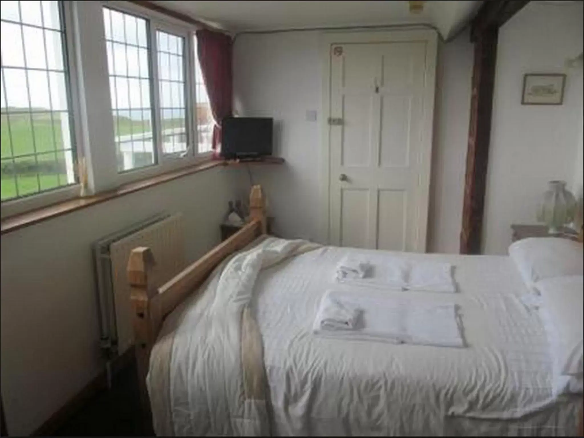 View (from property/room), Bed in Upton Cross B&B