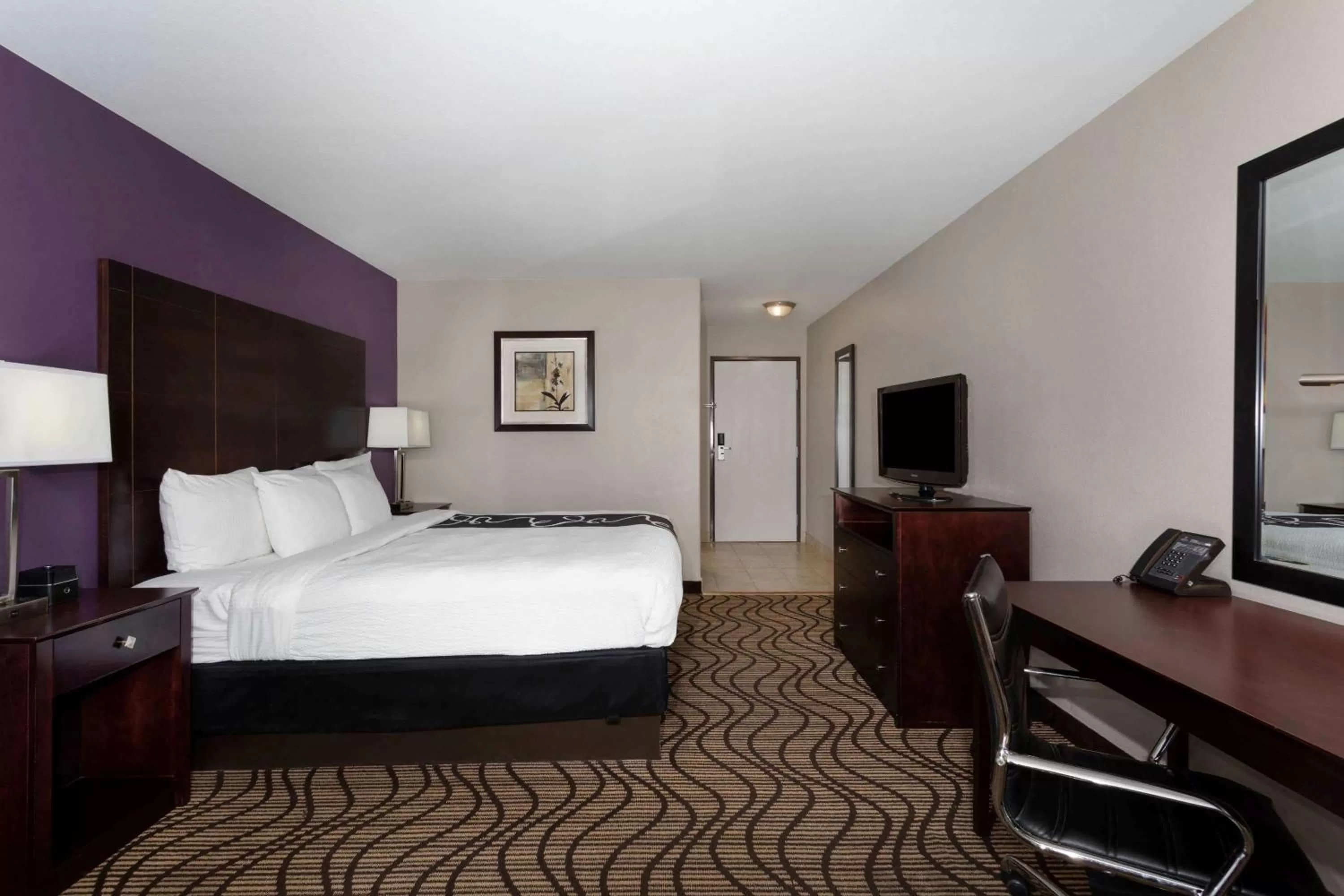 Photo of the whole room, Bed in La Quinta by Wyndham Henderson-Northeast Denver