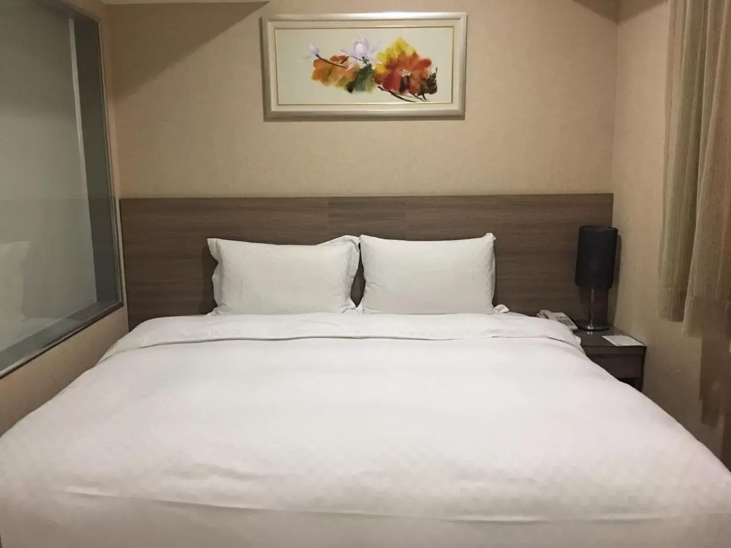 Bed in The Metro Hotel Taichung