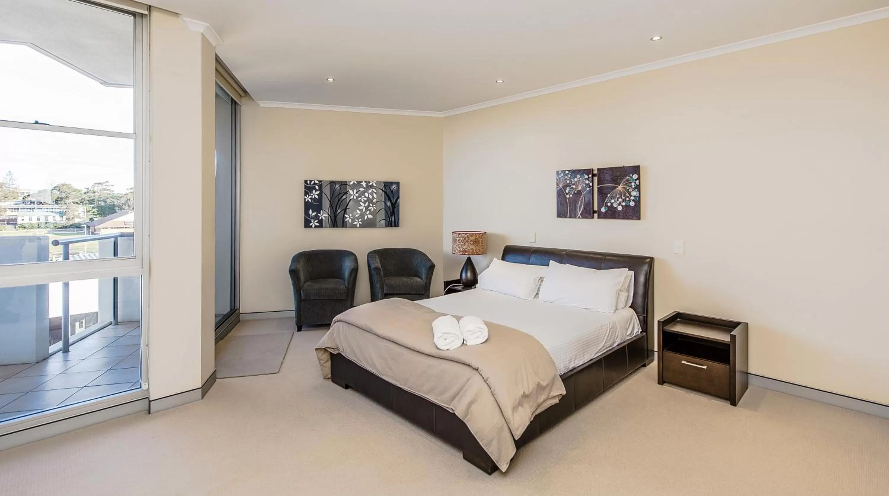 Bedroom, Bed in Sandcastle Apartments