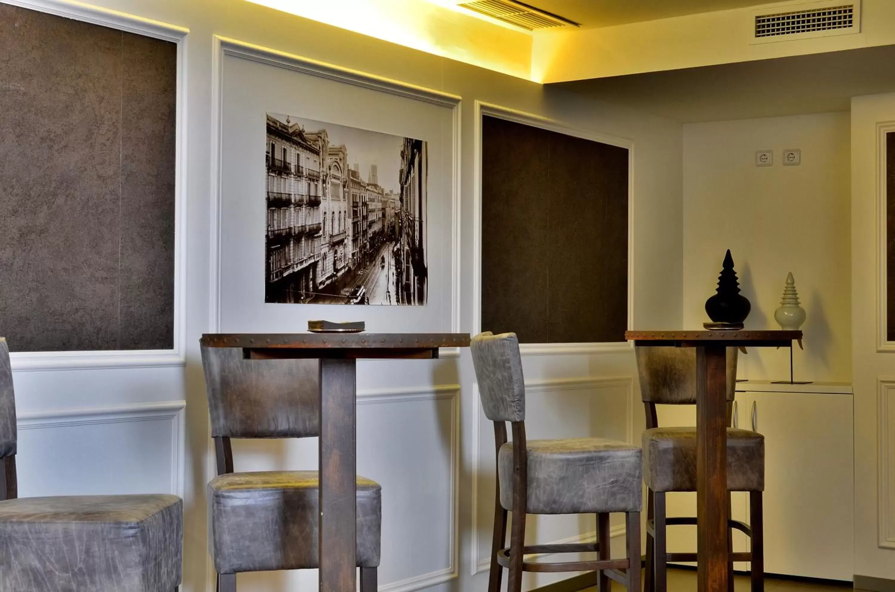 Lounge or bar, Dining Area in Catalonia Portal de l'Angel