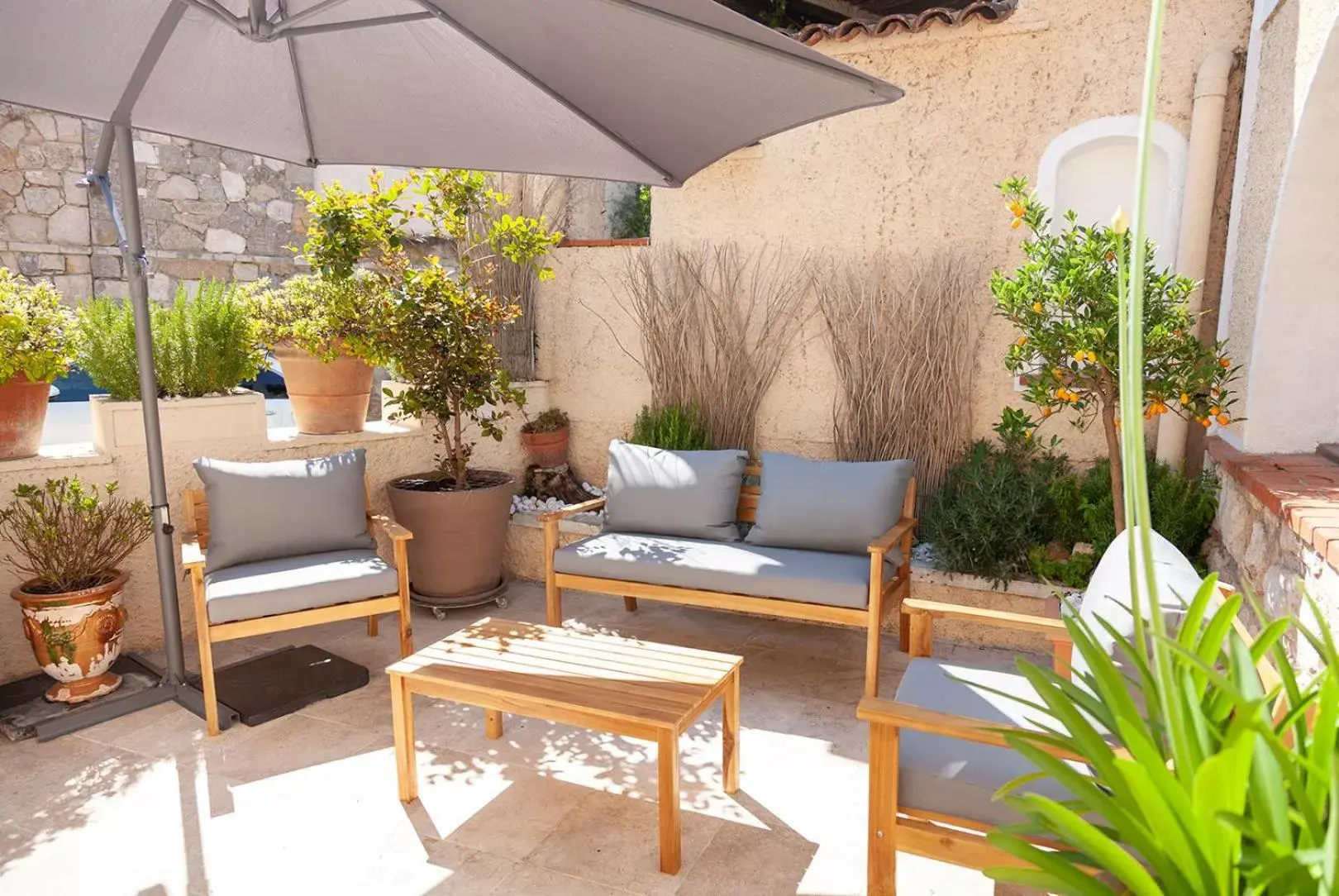 Patio, Patio/Outdoor Area in Auberge du Vieux Château