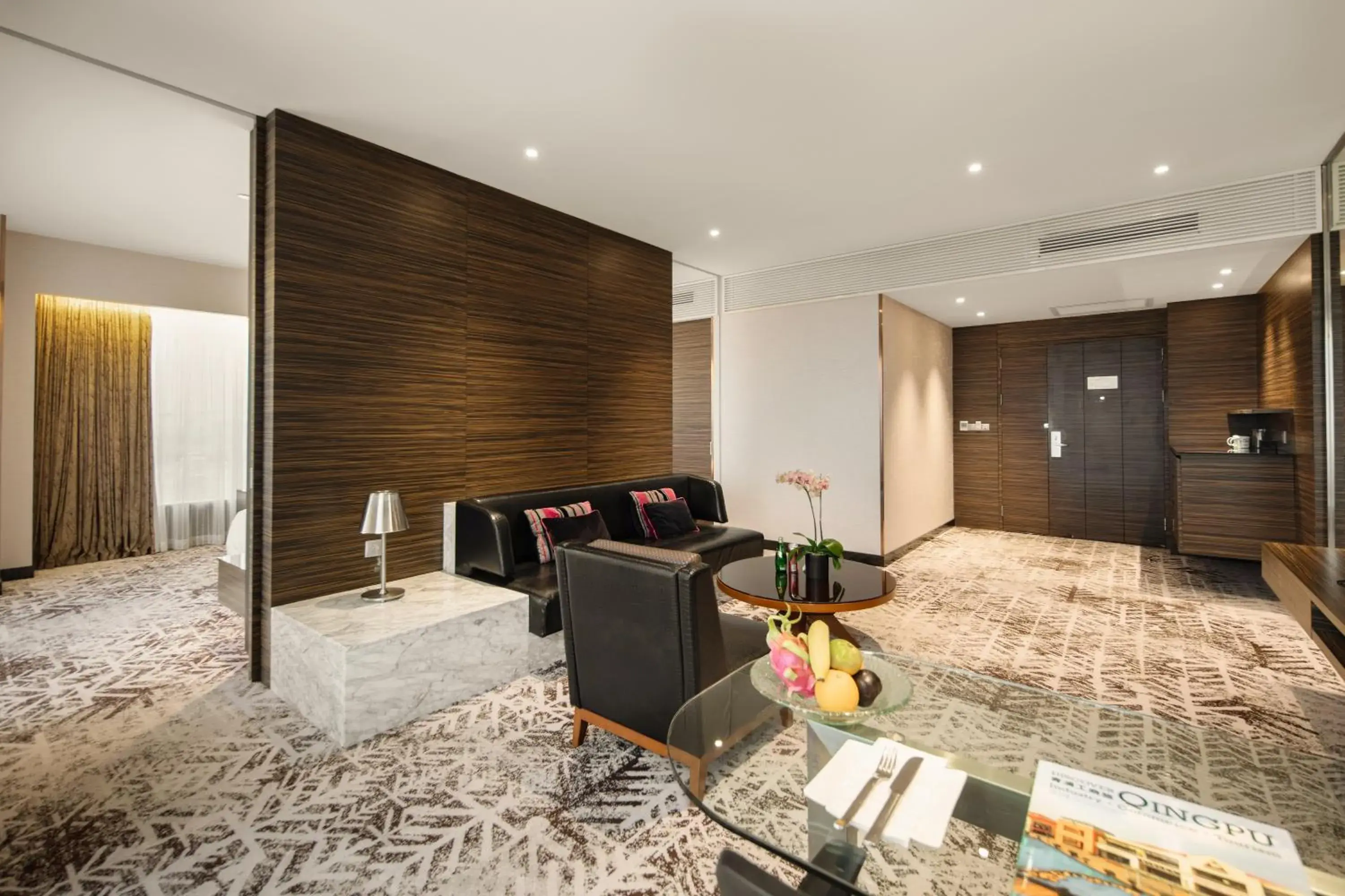 Living room in Holiday Inn Shanghai Hongqiao West by IHG Living room in Holiday Inn Shanghai Hongqiao West by IHG