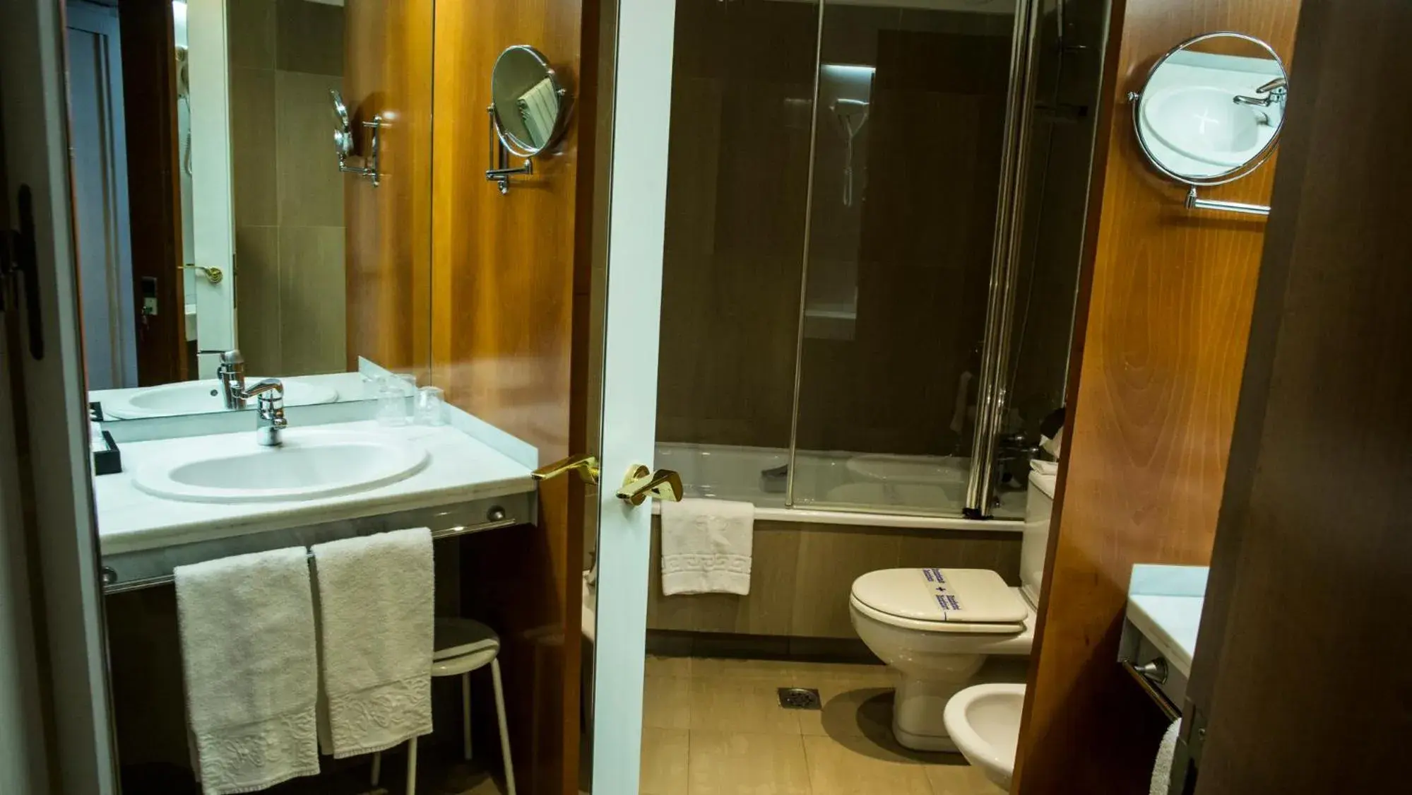 Bathroom in Gran Hotel Albacete