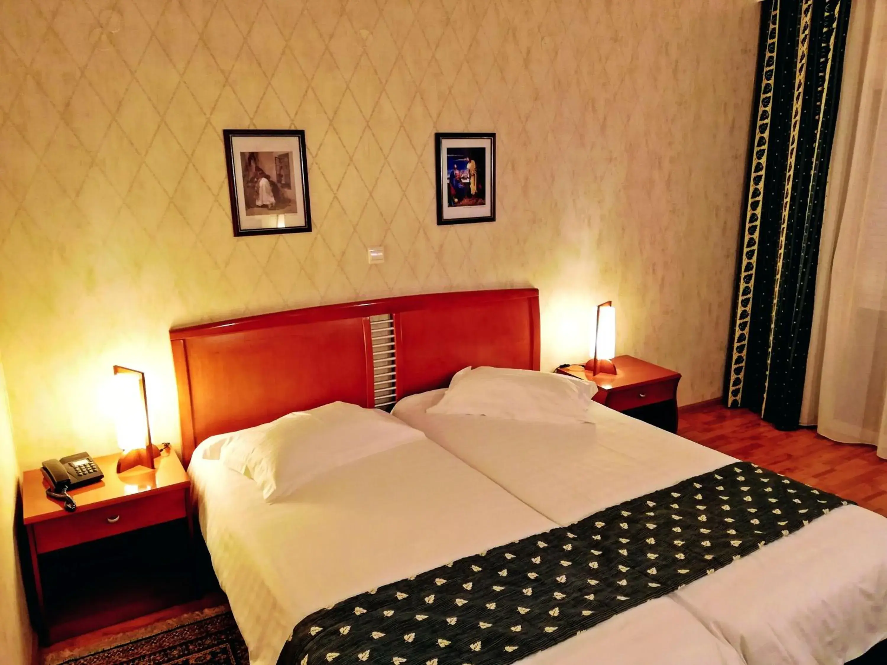 Photo of the whole room, Bed in Ambassador Hotel Thessaloniki