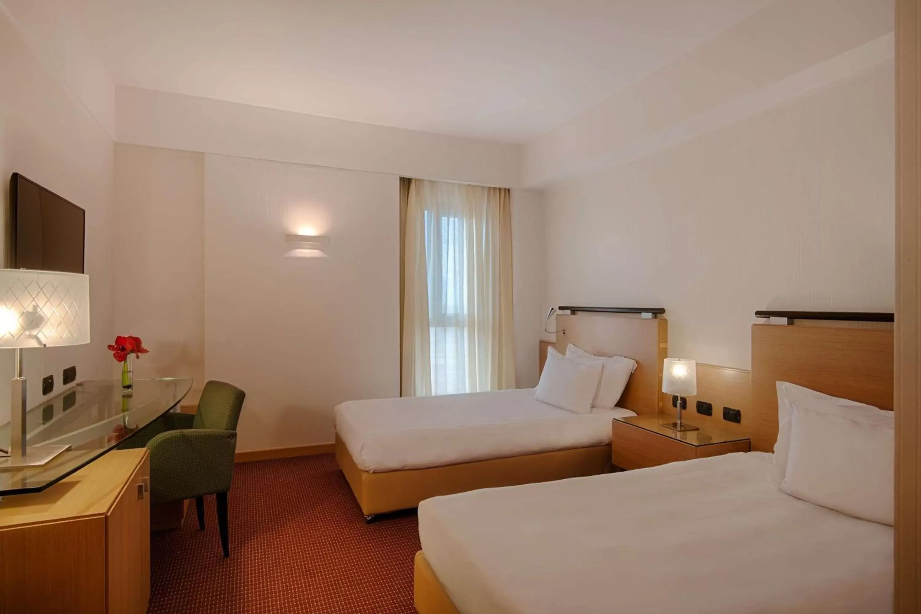 Photo of the whole room, Bed in NH Catania Centro