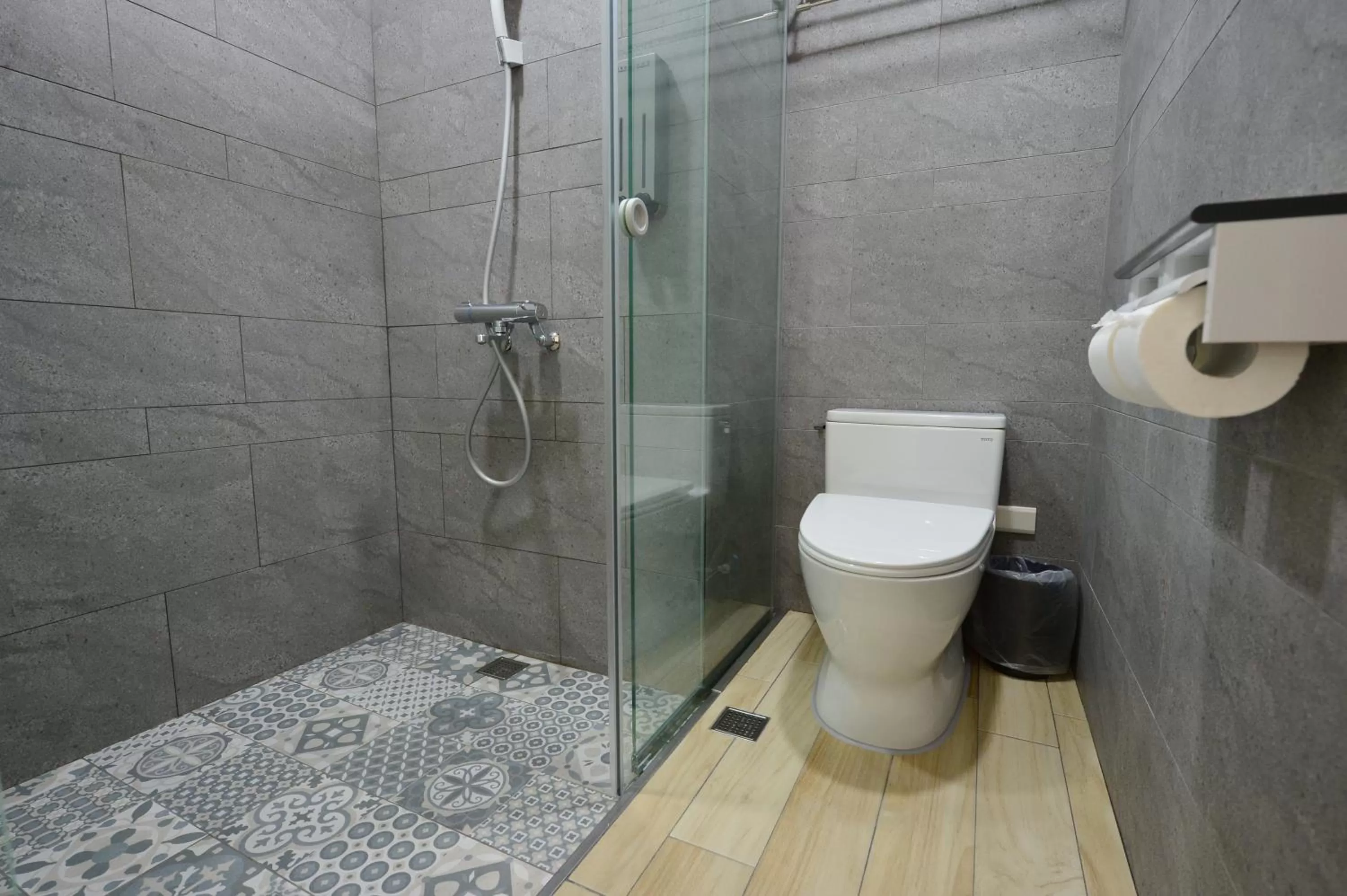 Shower in Sky Square Business Travel