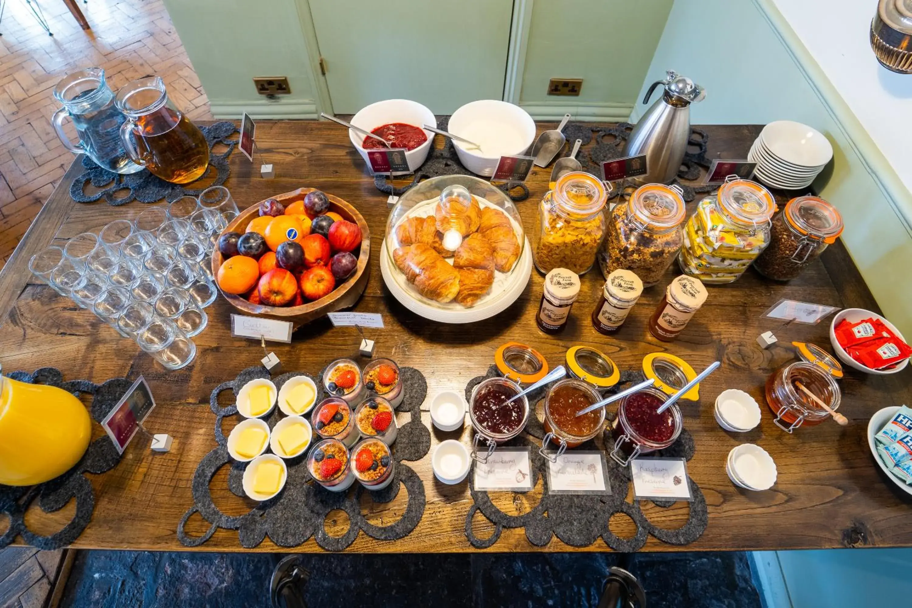 Food and drinks in Brooks Guesthouse Bath