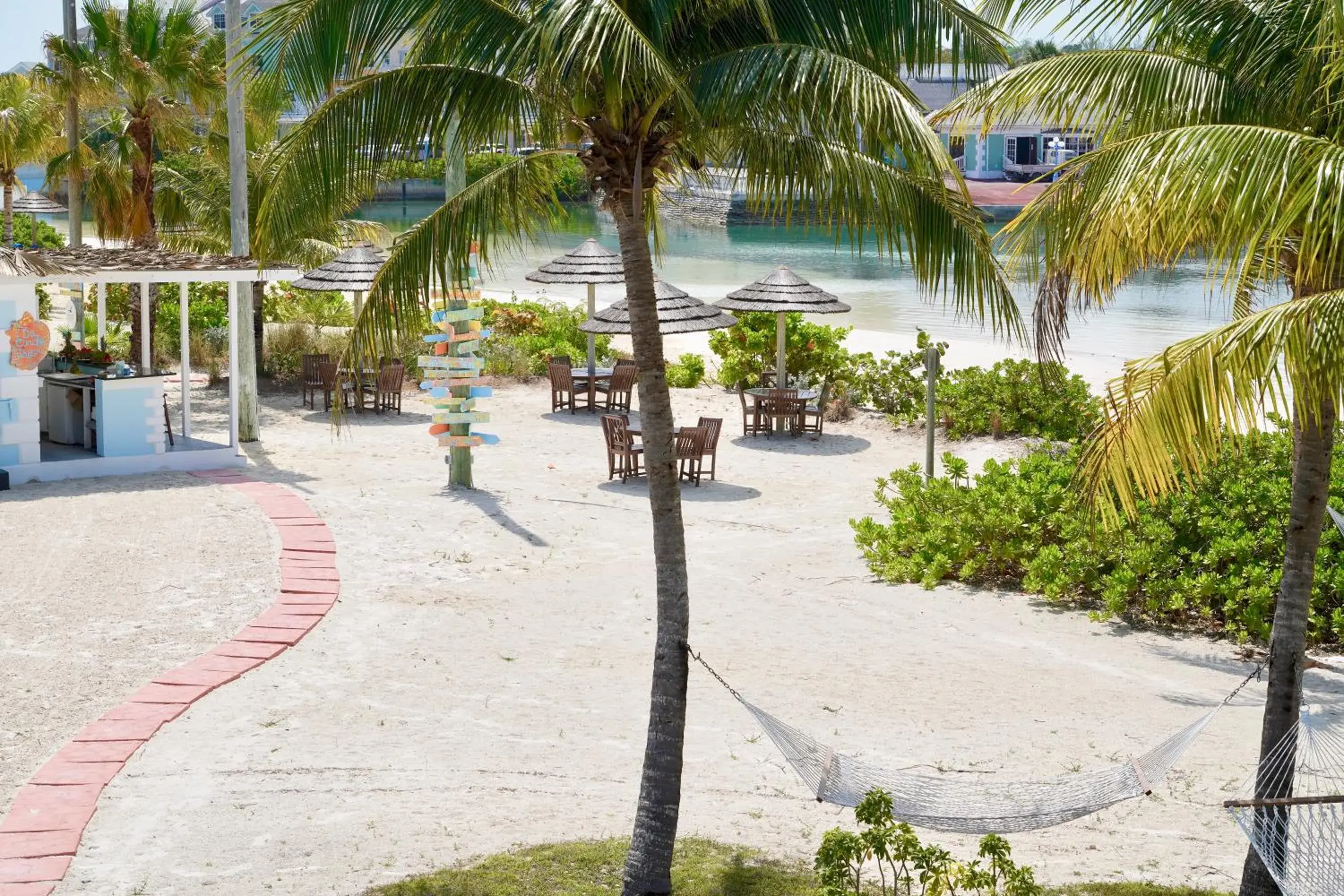 Restaurant/places to eat, Beach in Sandyport Beach Resort