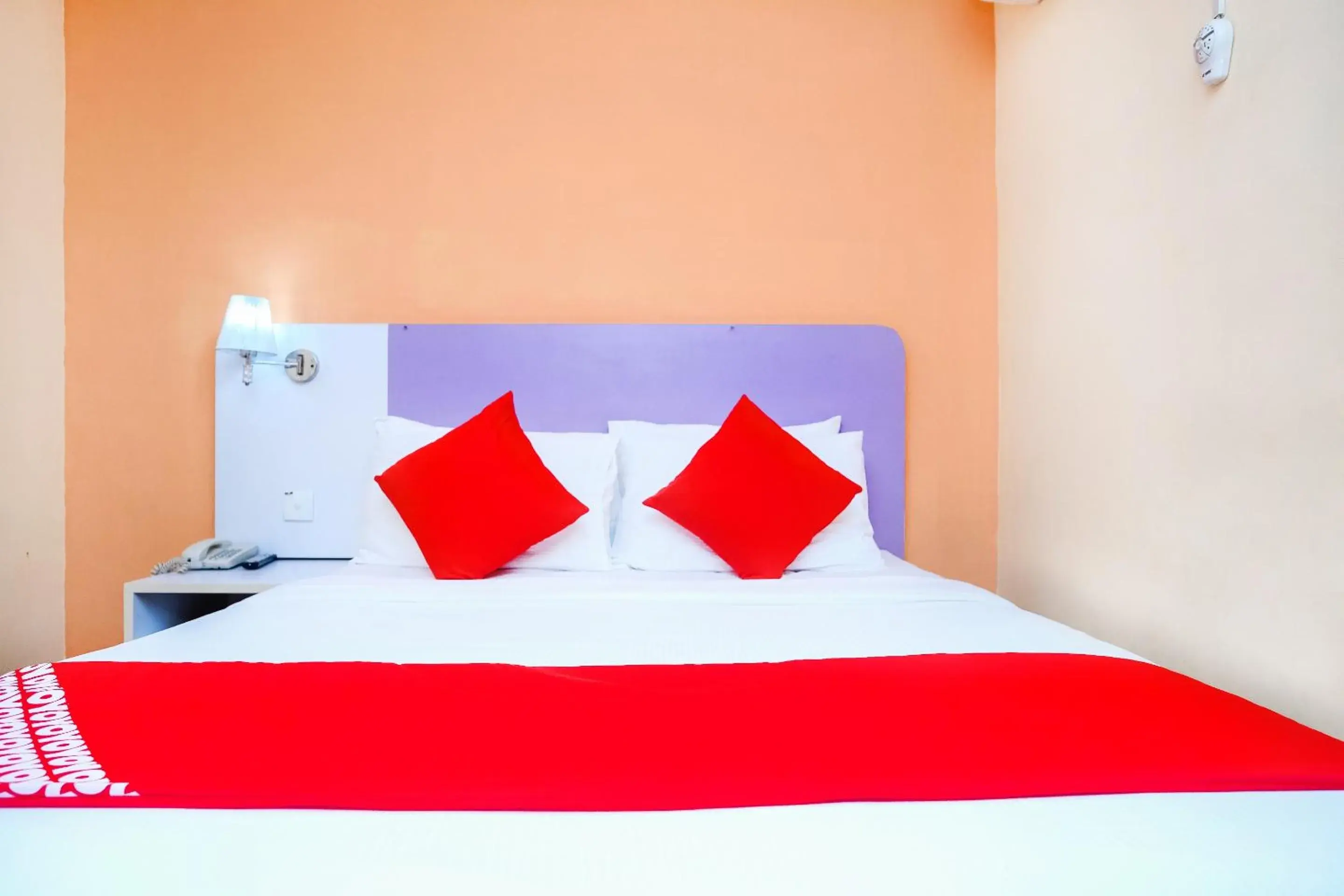 Bedroom, Bed in Super OYO 546 Grand City Hotel