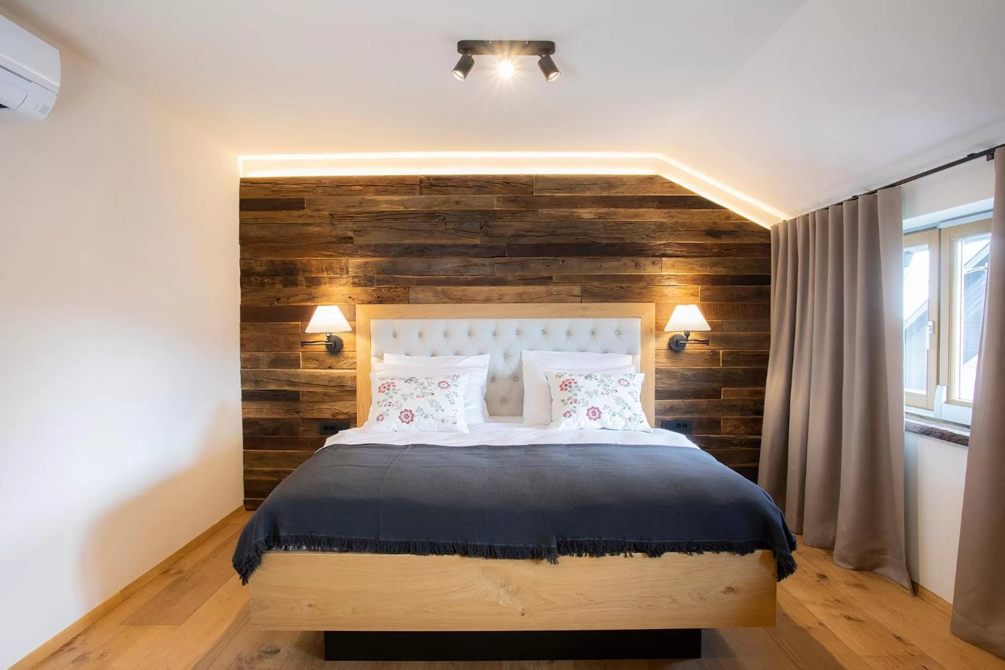 Bed in House Troha - Rooms & Apartments