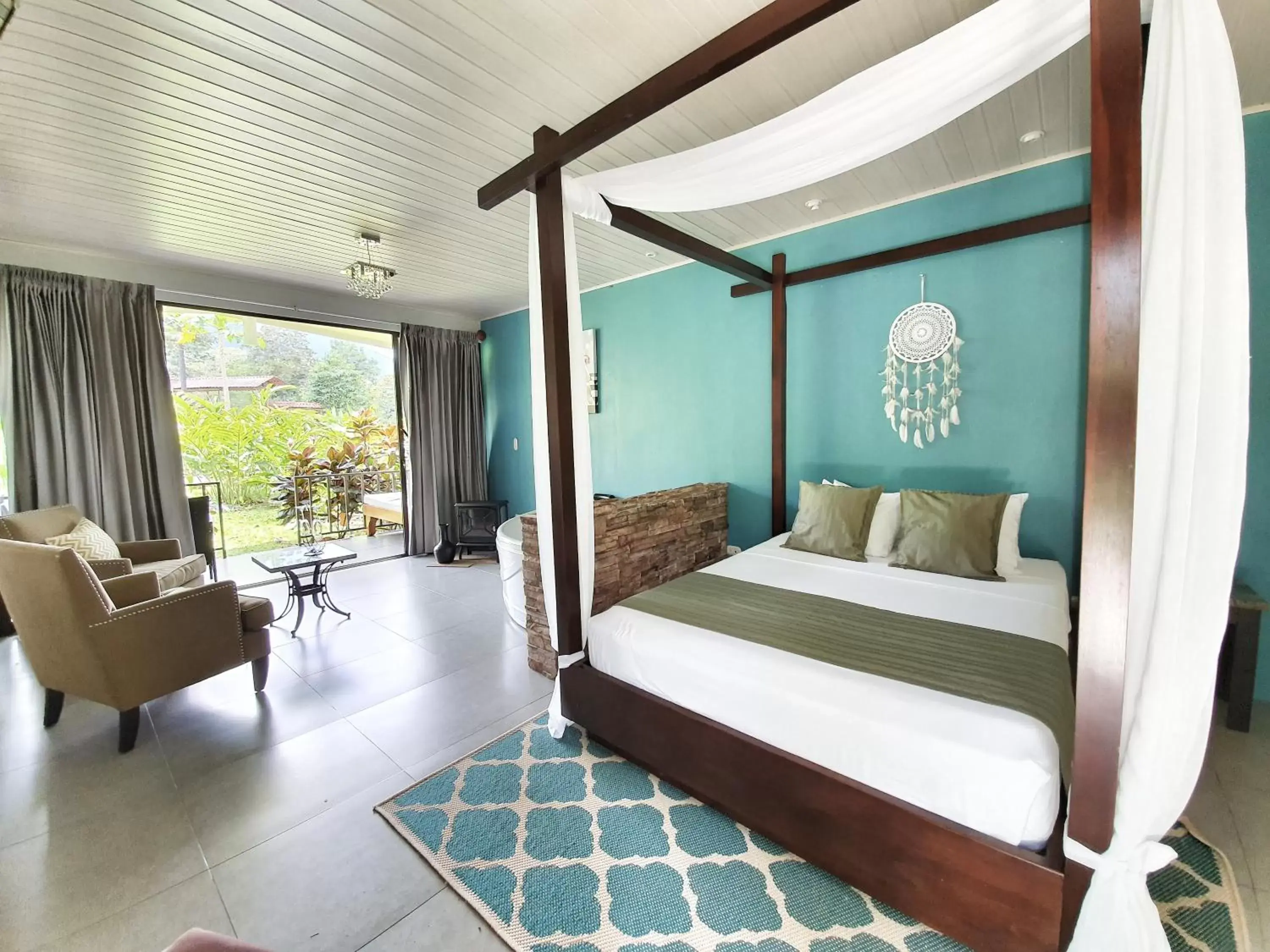 Bedroom, Bed in Yellow Tree Suites