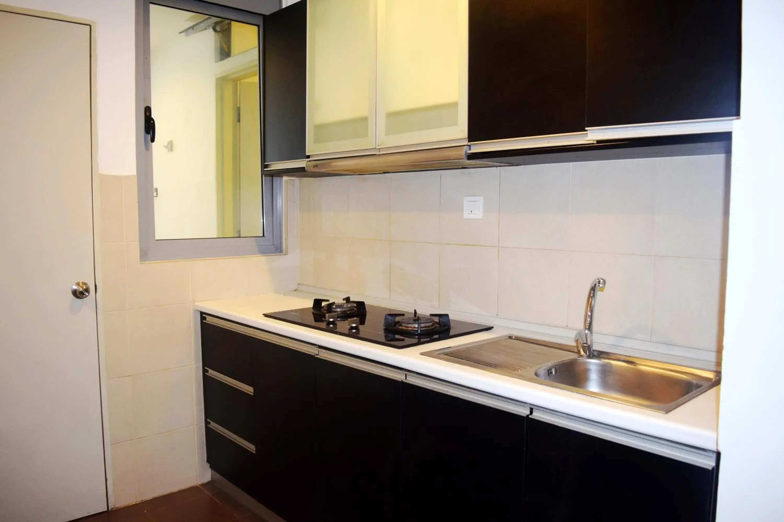 Kitchen or kitchenette, Kitchen/Kitchenette in Taragon Residences