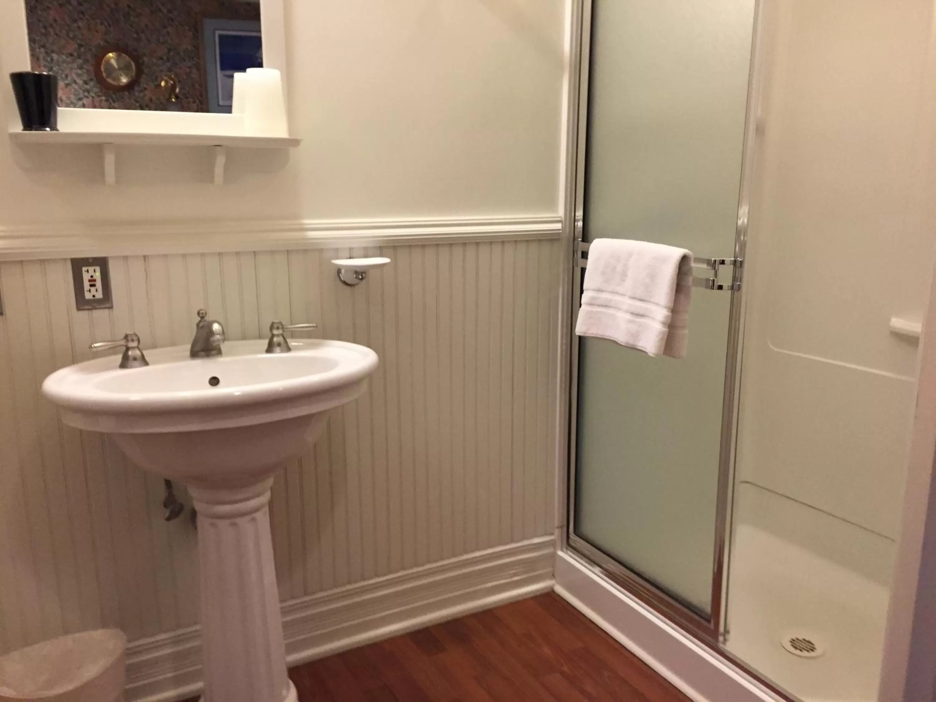 Bathroom in Alaska's Capital Inn Bed and Breakfast