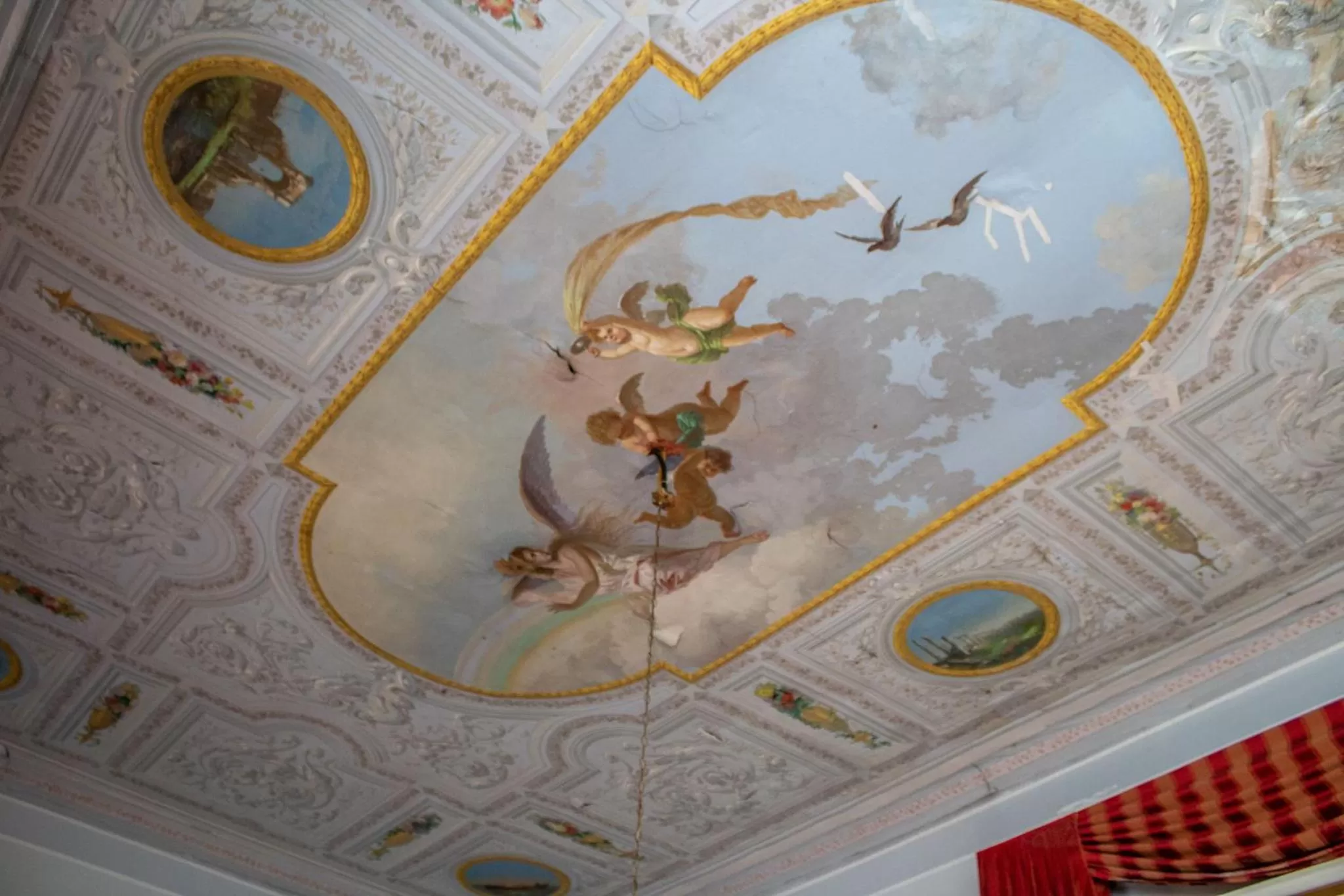 Communal lounge/ TV room in Le Stanze Del Vicerè Boutique Hotel