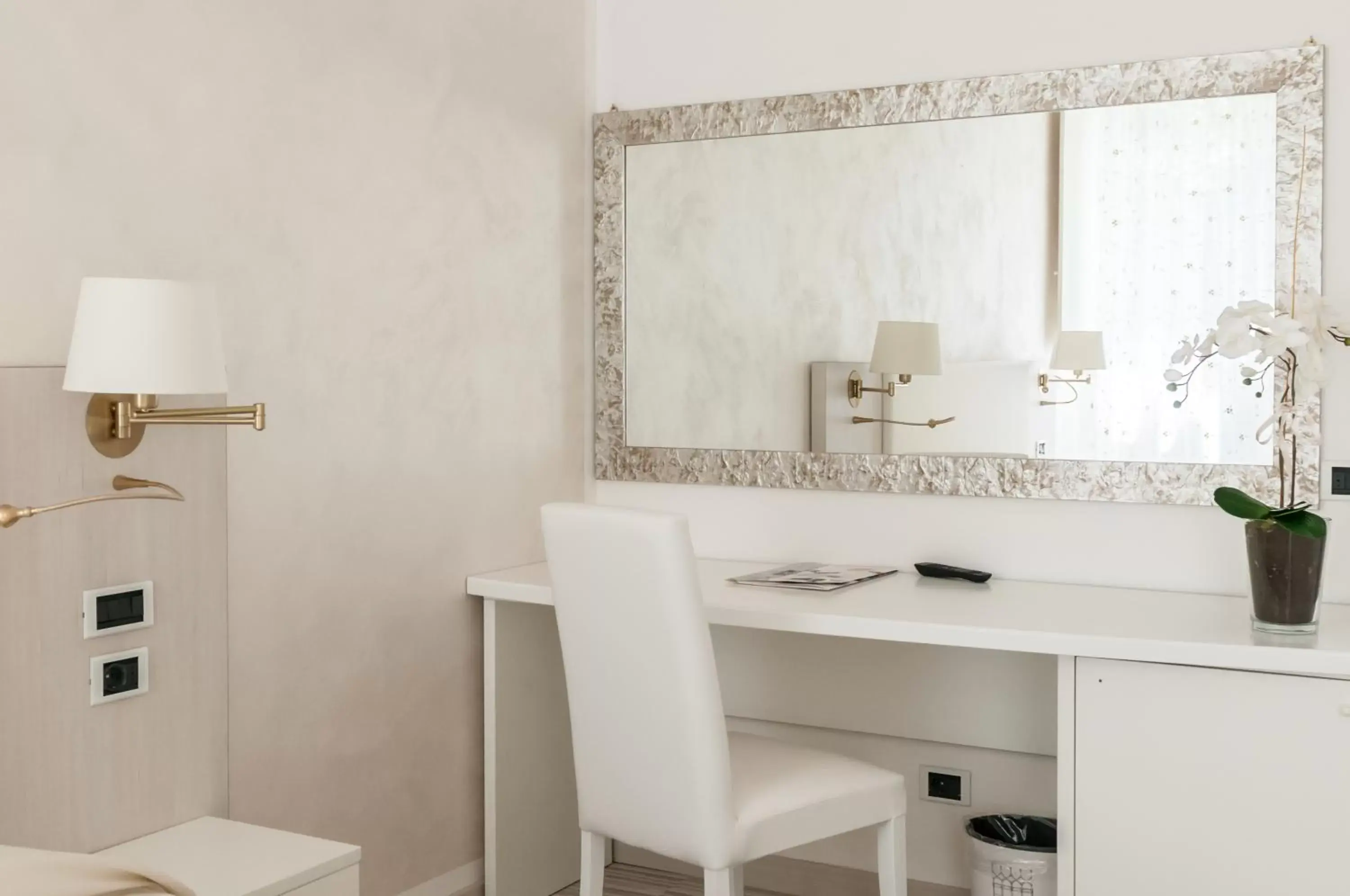 Seating area, Bathroom in Hotel Trettenero