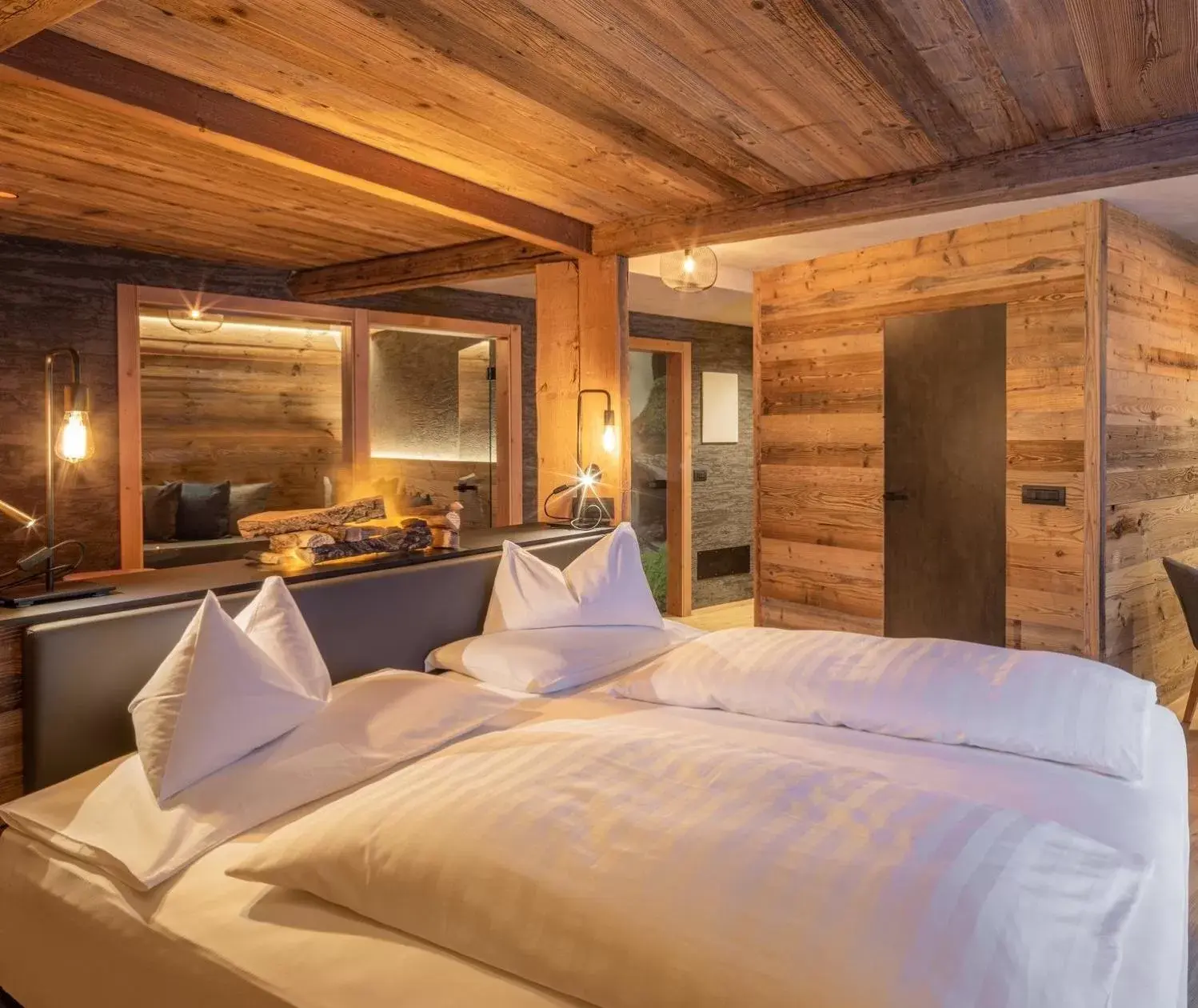 Bedroom, Bed in La Roccia Wellness Hotel