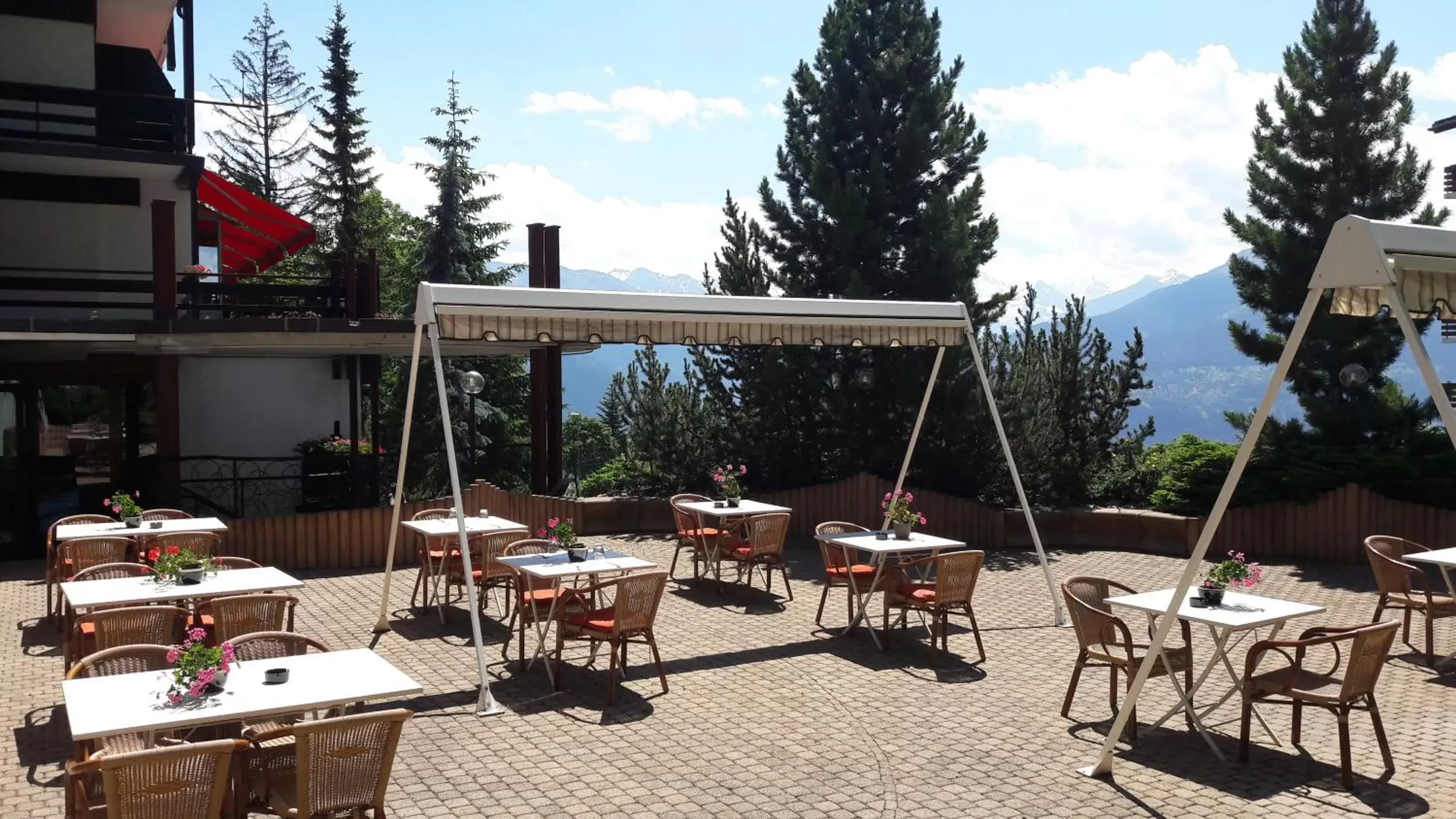 Balcony/Terrace, Restaurant/Places to Eat in Hôtel de la Forêt