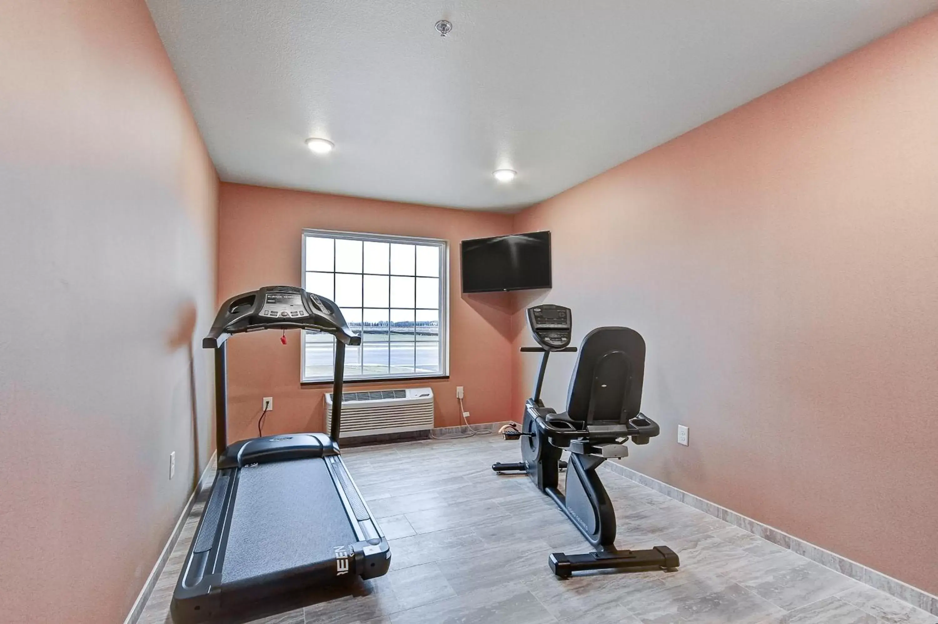 Fitness centre/facilities, Fitness Center/Facilities in Cobblestone Hotel & Suites Pulaski/Green Bay