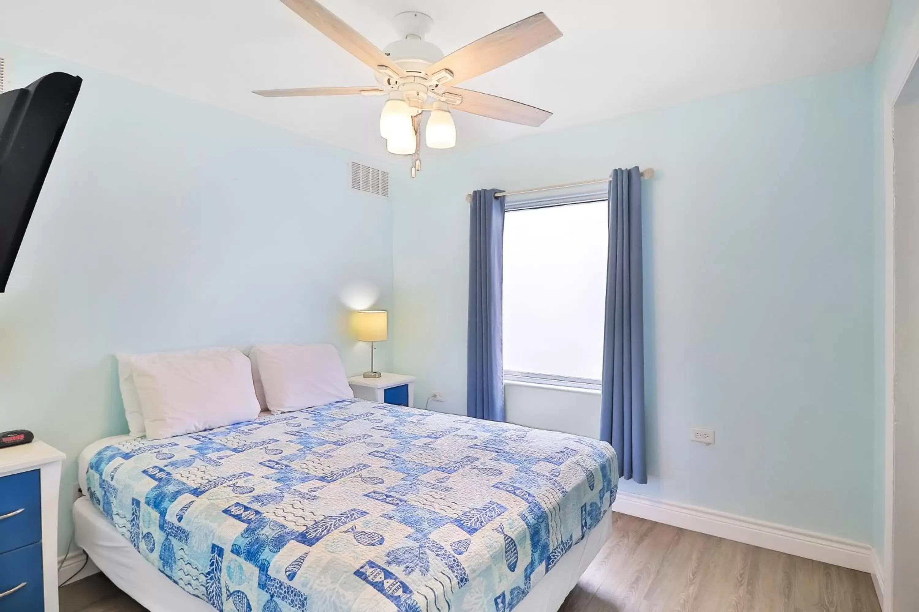 Bedroom, Bed in Tropic Island Resort