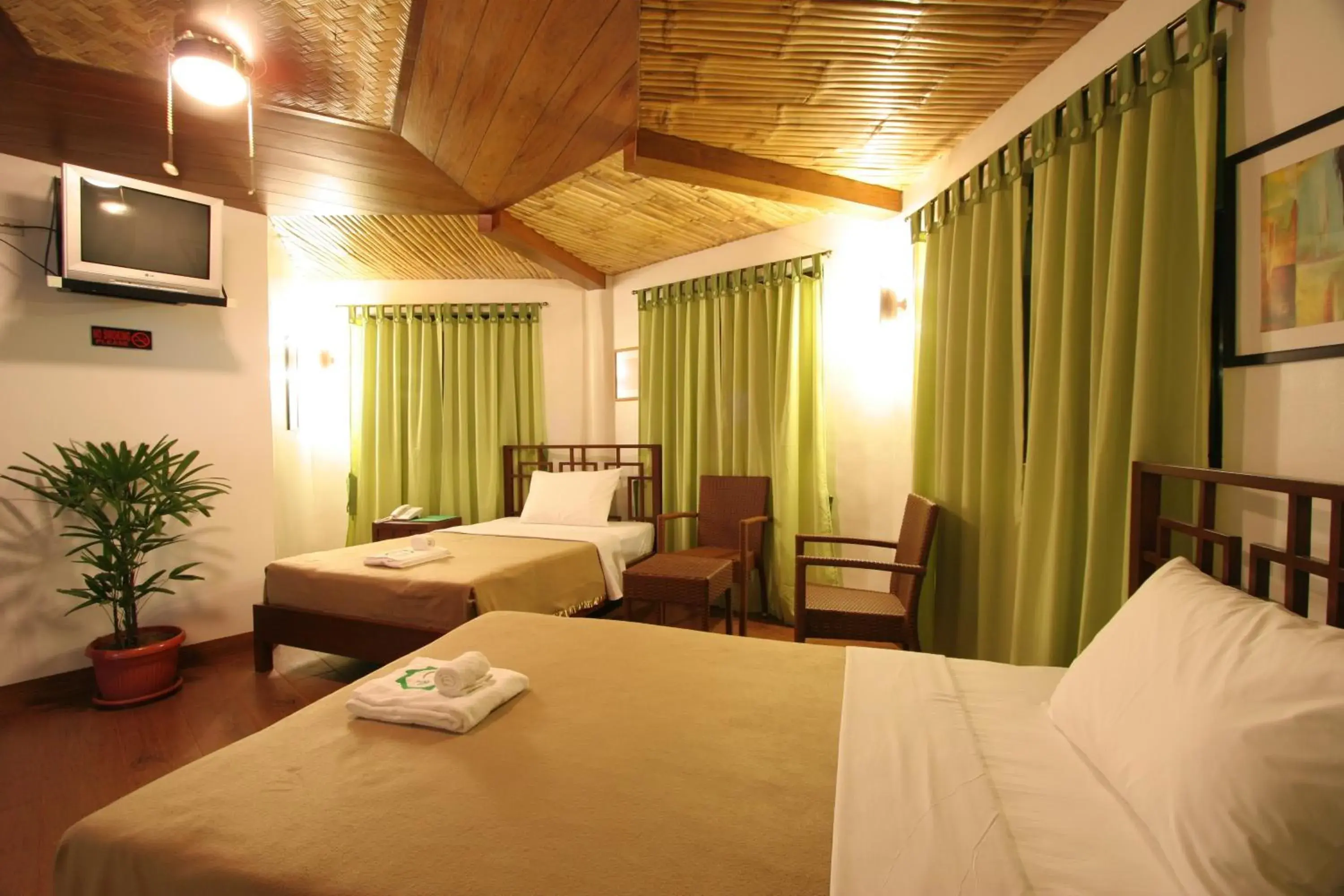 Bed in Coron Hilltop View Resort Bed in Coron Hilltop View Resort