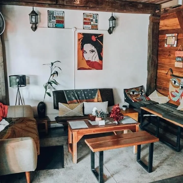 Restaurant/places to eat in The Cabin Backpackers Hostel & Bar