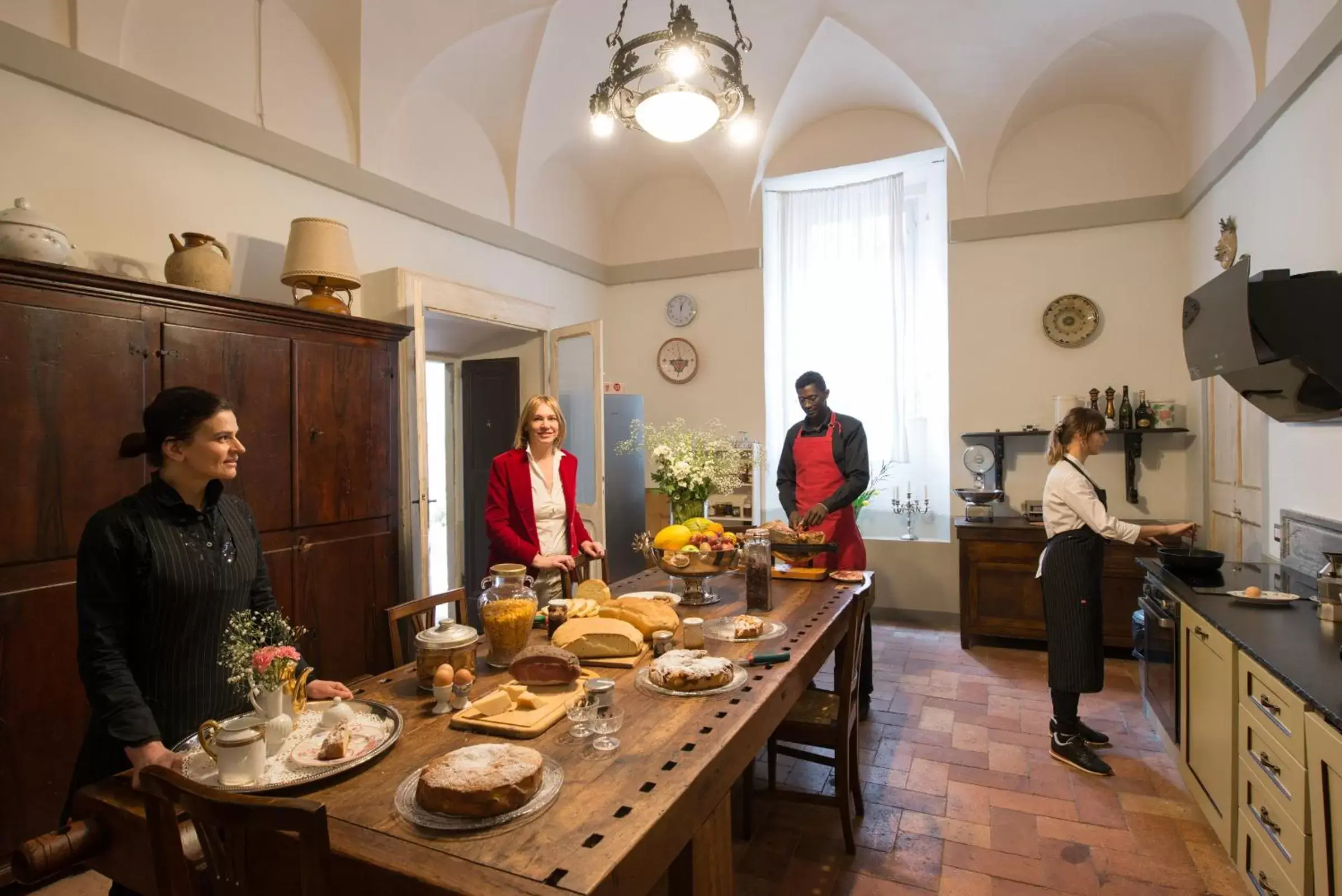 Staff, Restaurant/Places to Eat in Palazzo Rotati