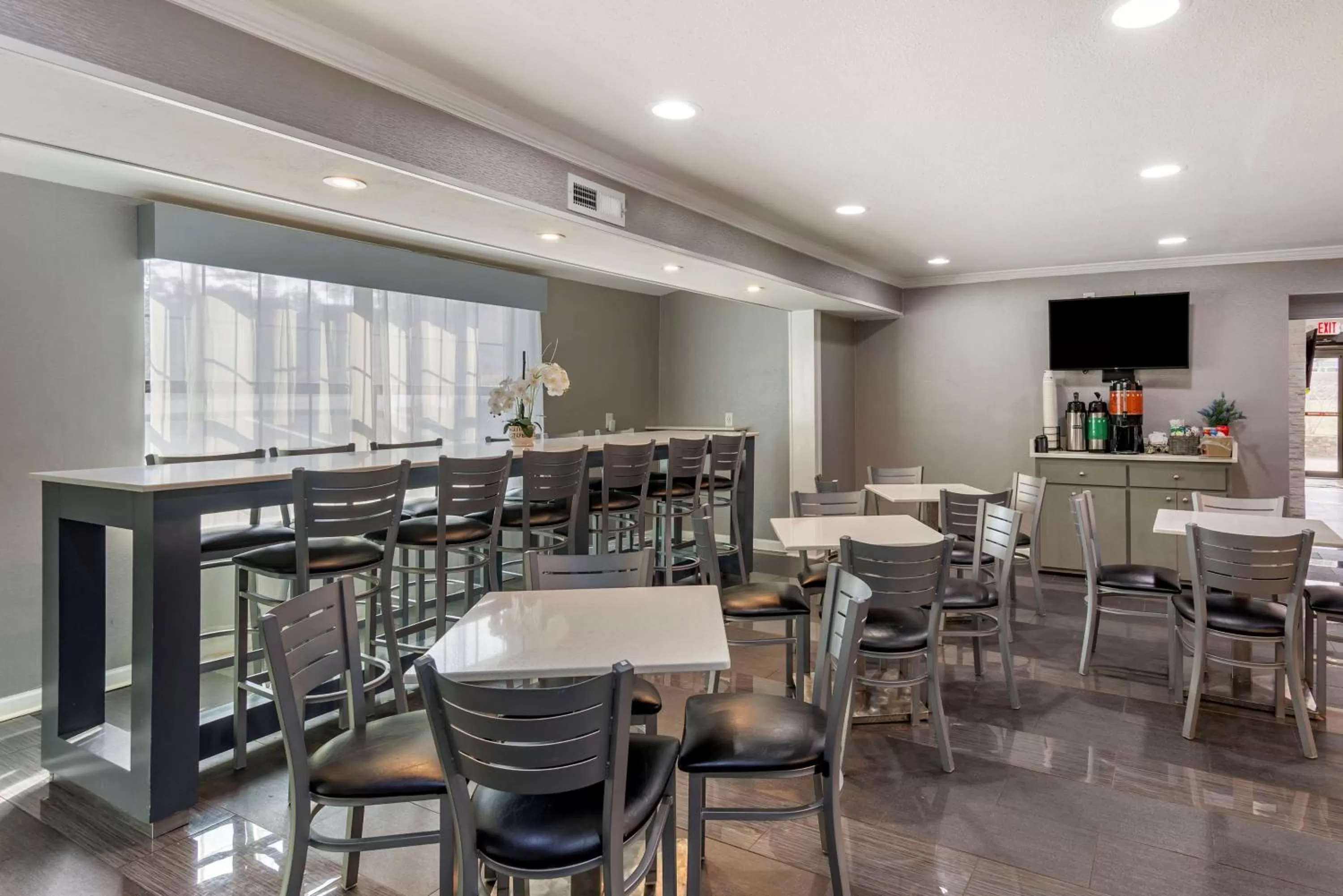 Breakfast in Best Western Allatoona Inn & Suites