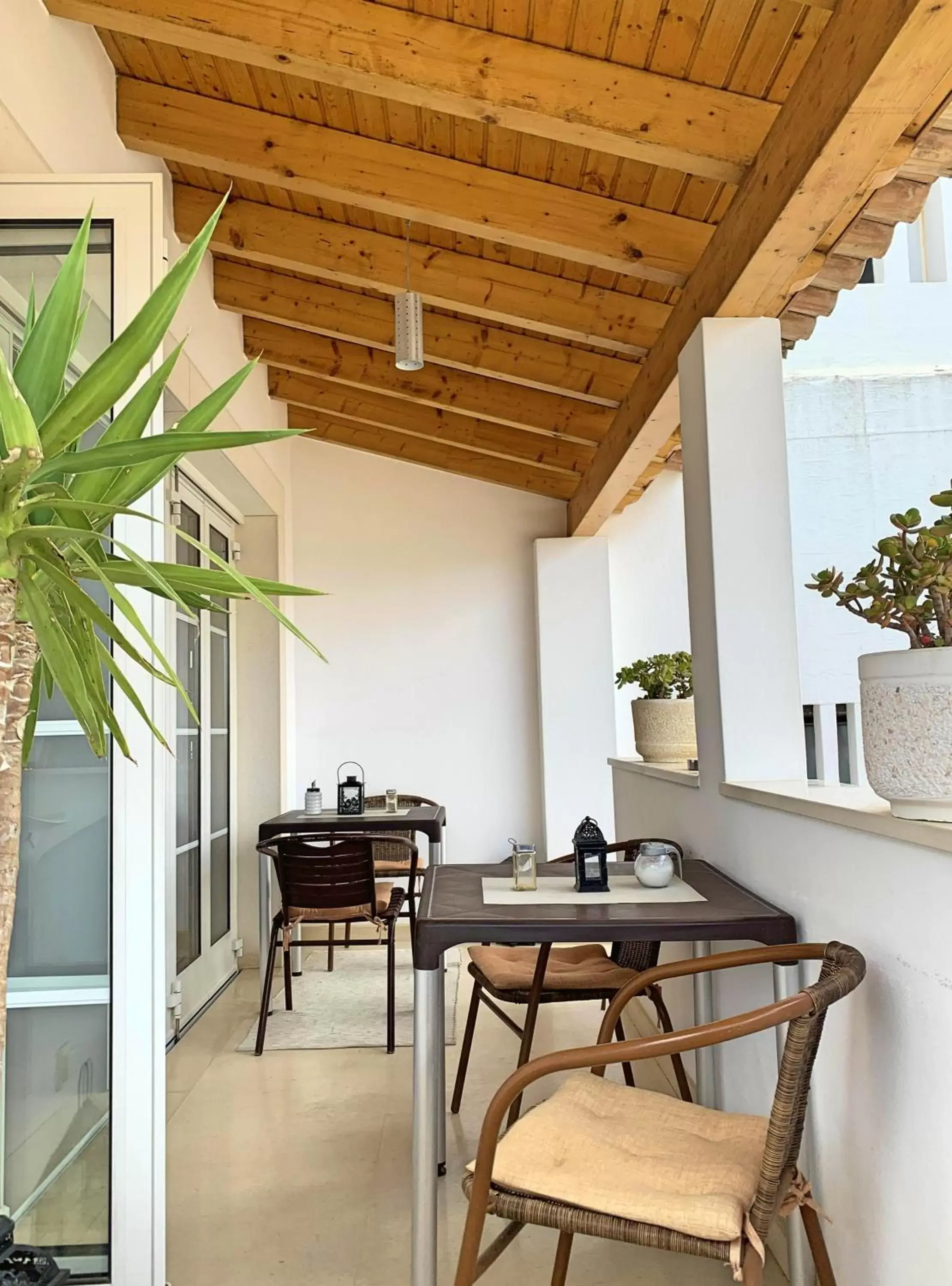Balcony/Terrace, Dining Area in Residence Lagos