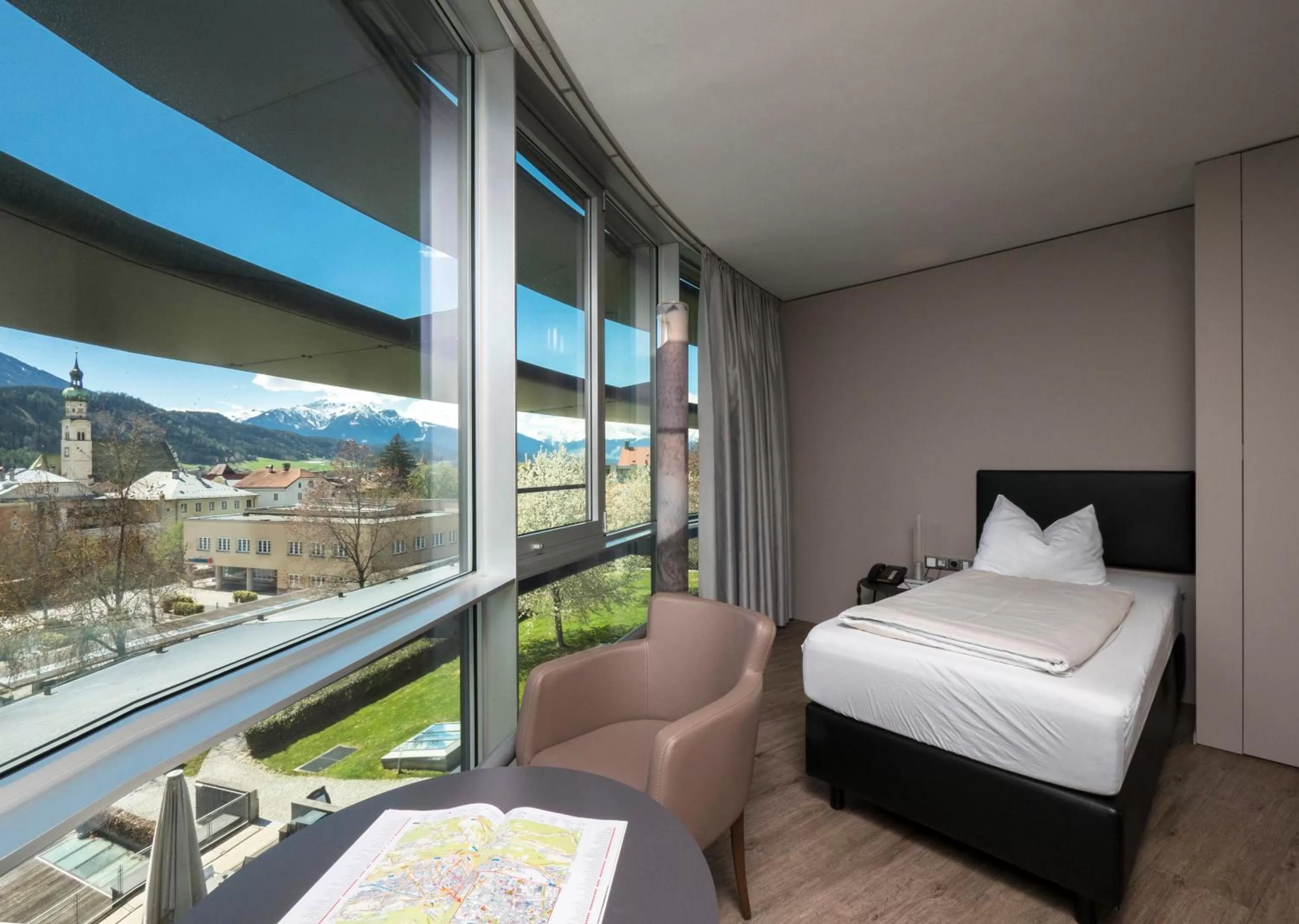 View (from property/room), Bed in Parkhotel Hall in Tirol