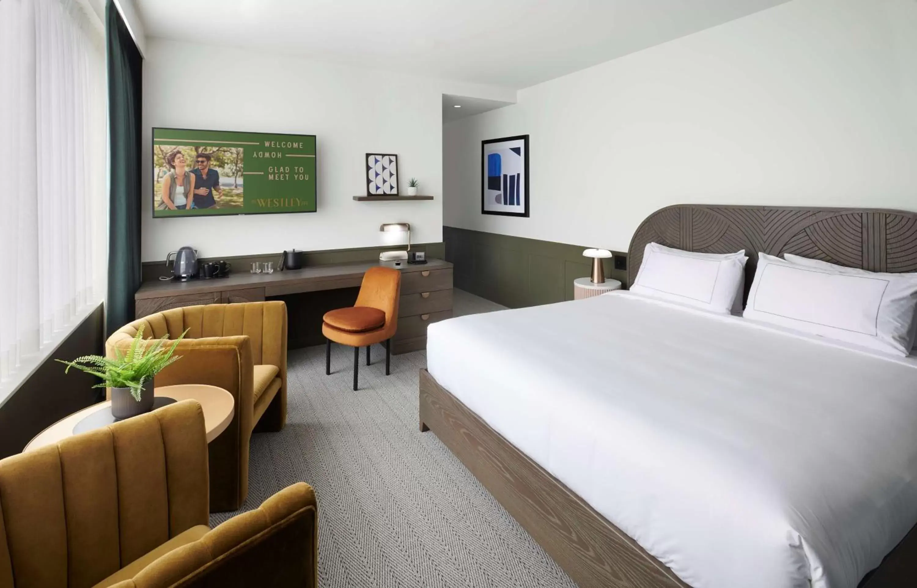 Bedroom, Bed in The Westley Calgary Downtown, Tapestry Collection By Hilton Bedroom, Bed in The Westley Calgary Downtown, Tapestry Collection By Hilton