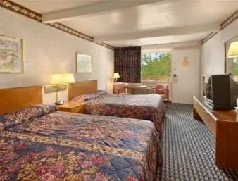 Double Room with Two Double Beds- Non-Smoking in Ramada Limited Cockeysville Double Room with Two Double Beds- Non-Smoking in Ramada Limited Cockeysville