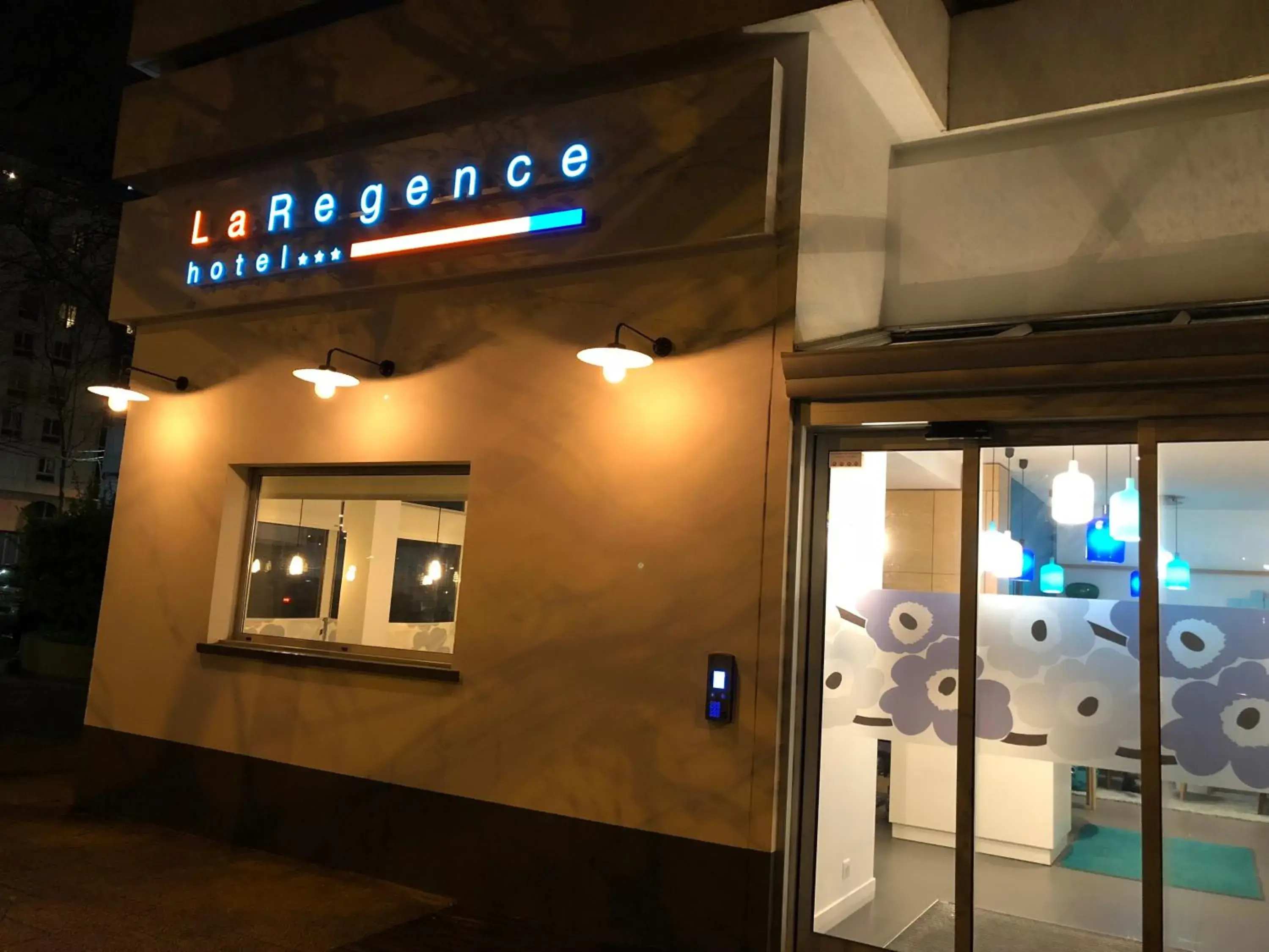 Facade/entrance in La Regence
