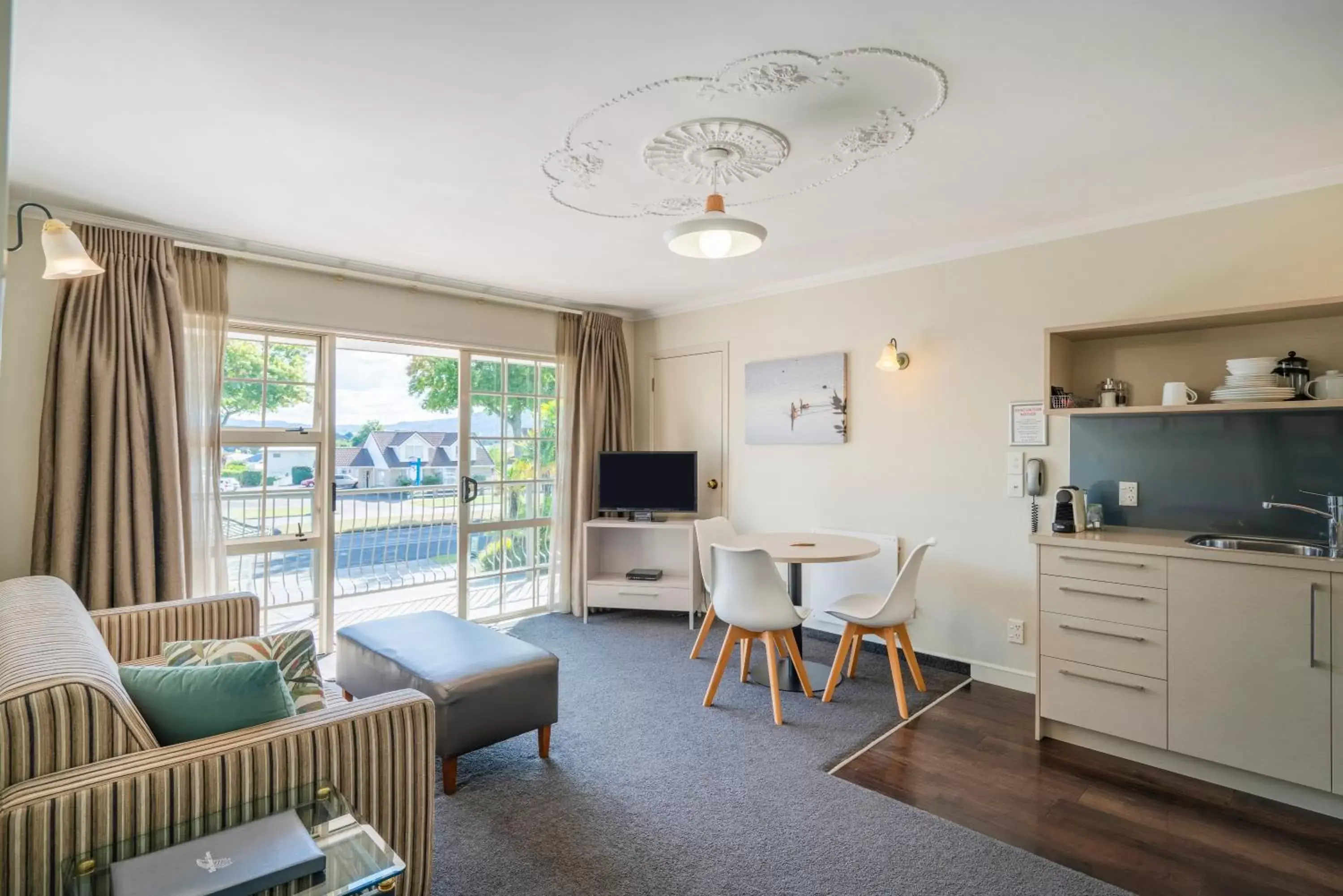 Living room, Seating Area in Silver Fern Rotorua Suites & Spa