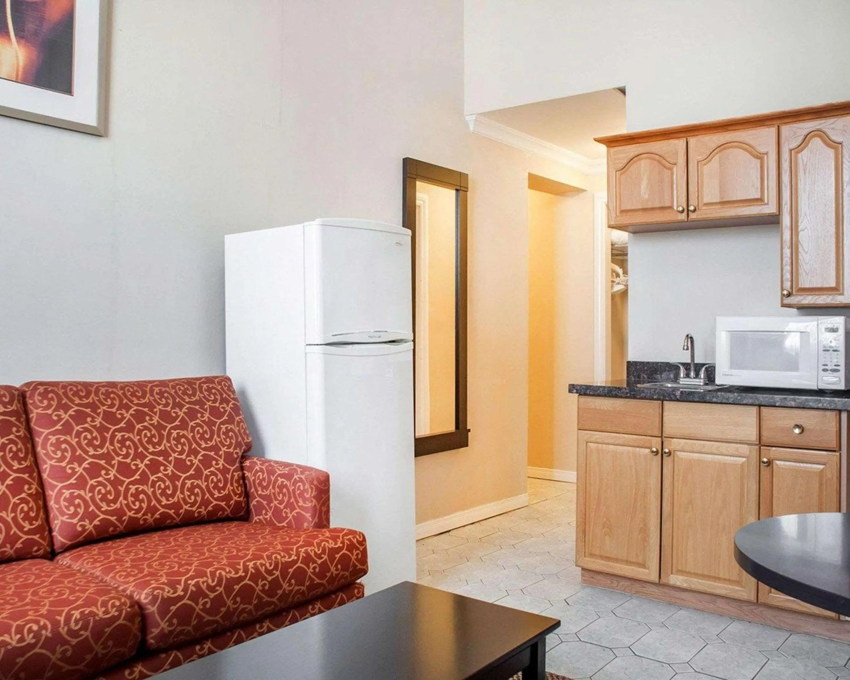 Bedroom, Kitchen/Kitchenette in Econo Lodge Woodstock