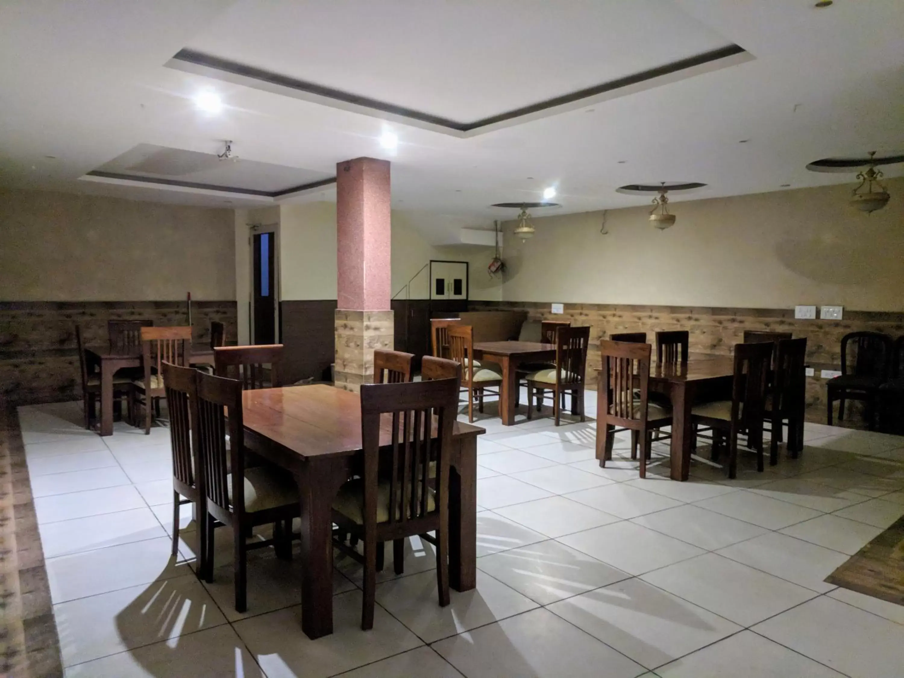 Restaurant/places to eat in Hotel Pride Restaurant/places to eat in Hotel Pride