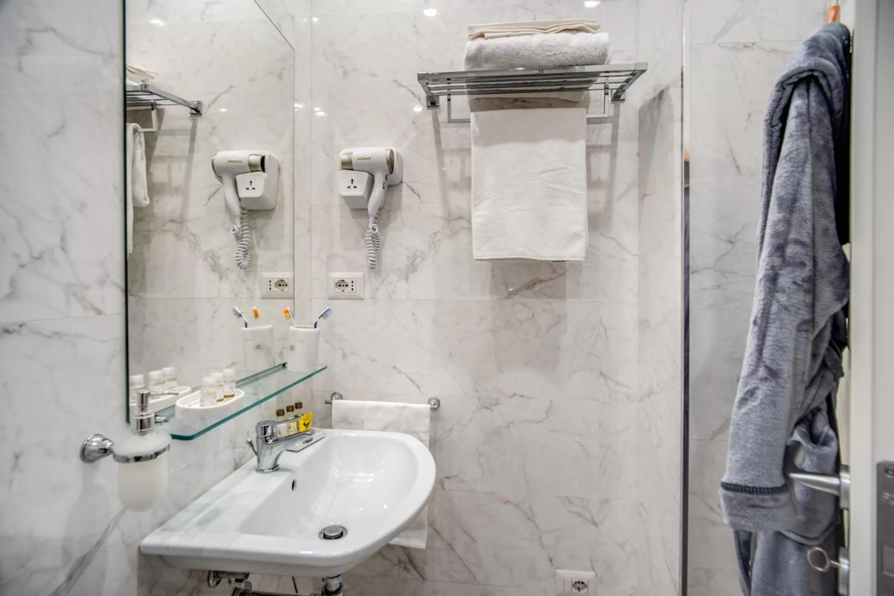 Shower in Hotel San Silvestro