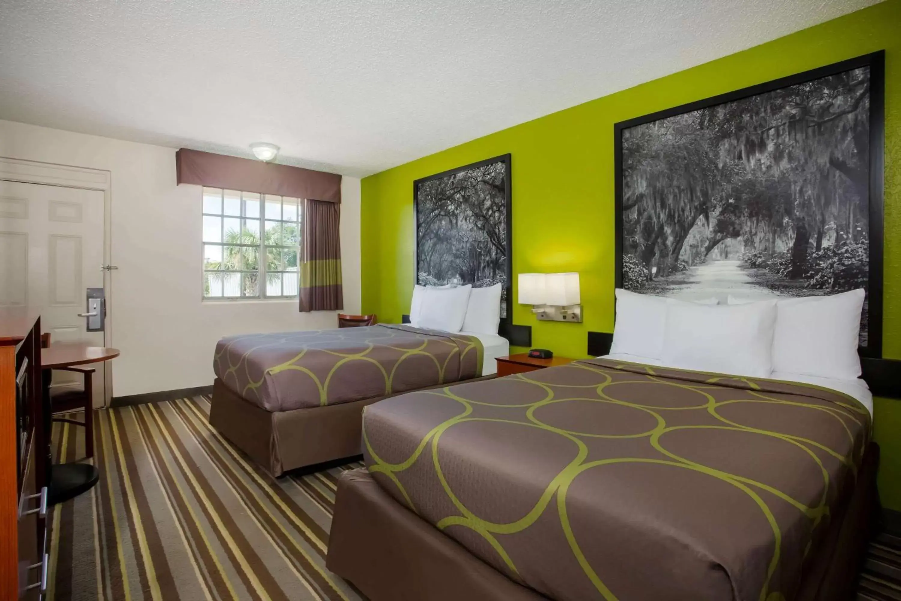 Photo of the whole room, Bed in Super 8 by Wyndham Lake City