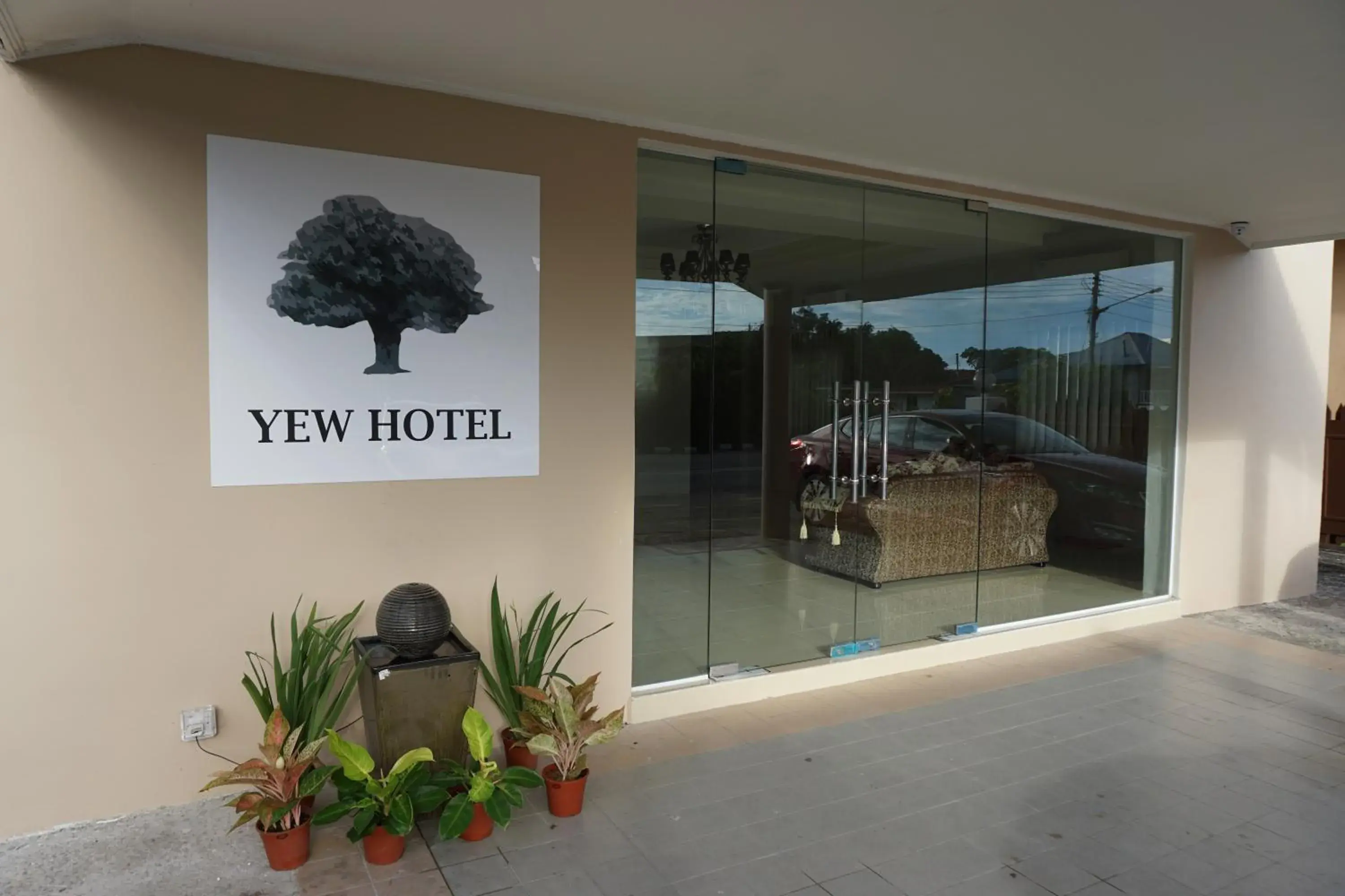 Facade/entrance in Yew Hotel