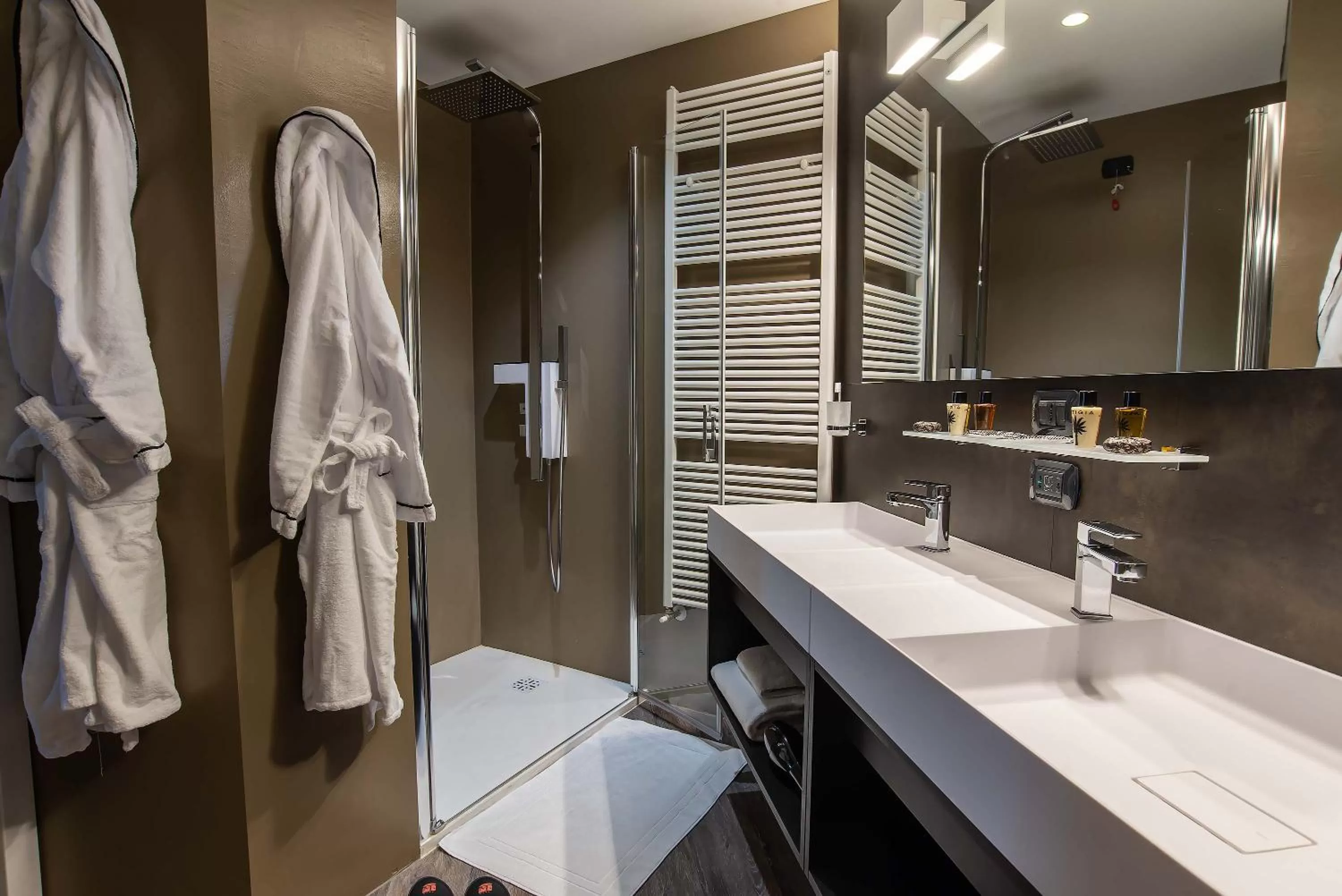 Shower in Maranello Palace