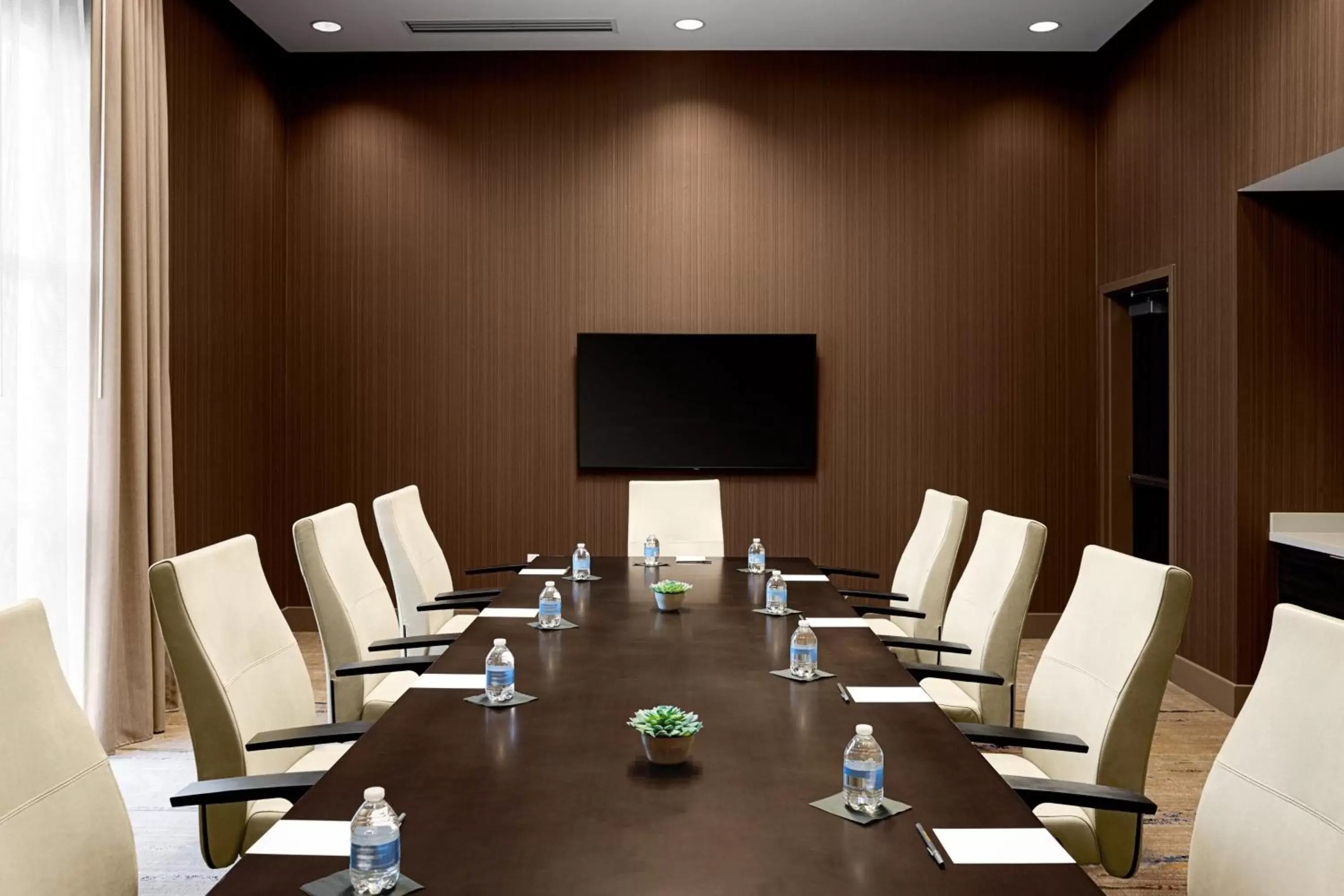 Meeting/conference room in Courtyard by Marriott Dallas Downtown/Reunion District