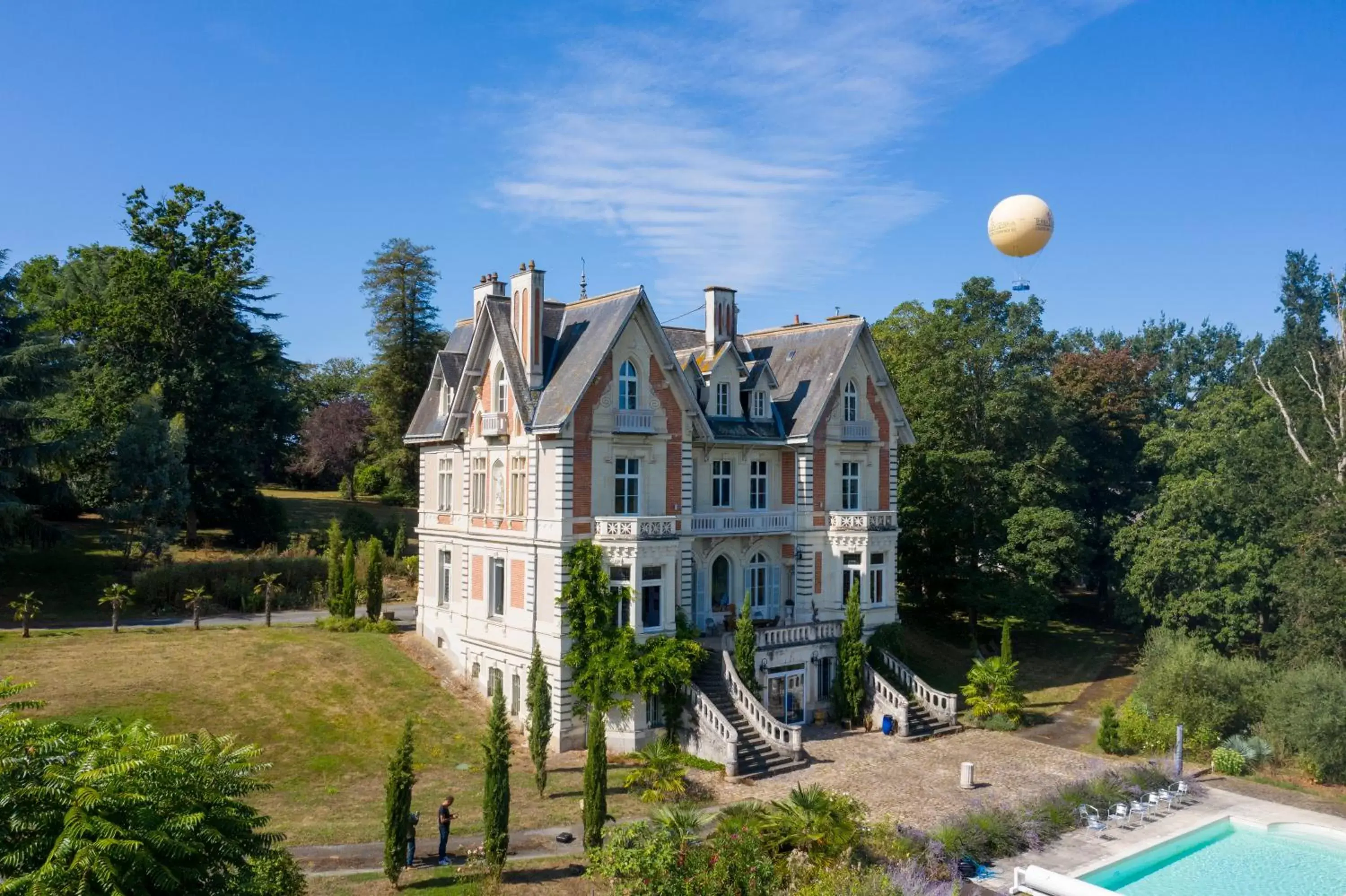 Property Building in Château des Forges par Slow Village