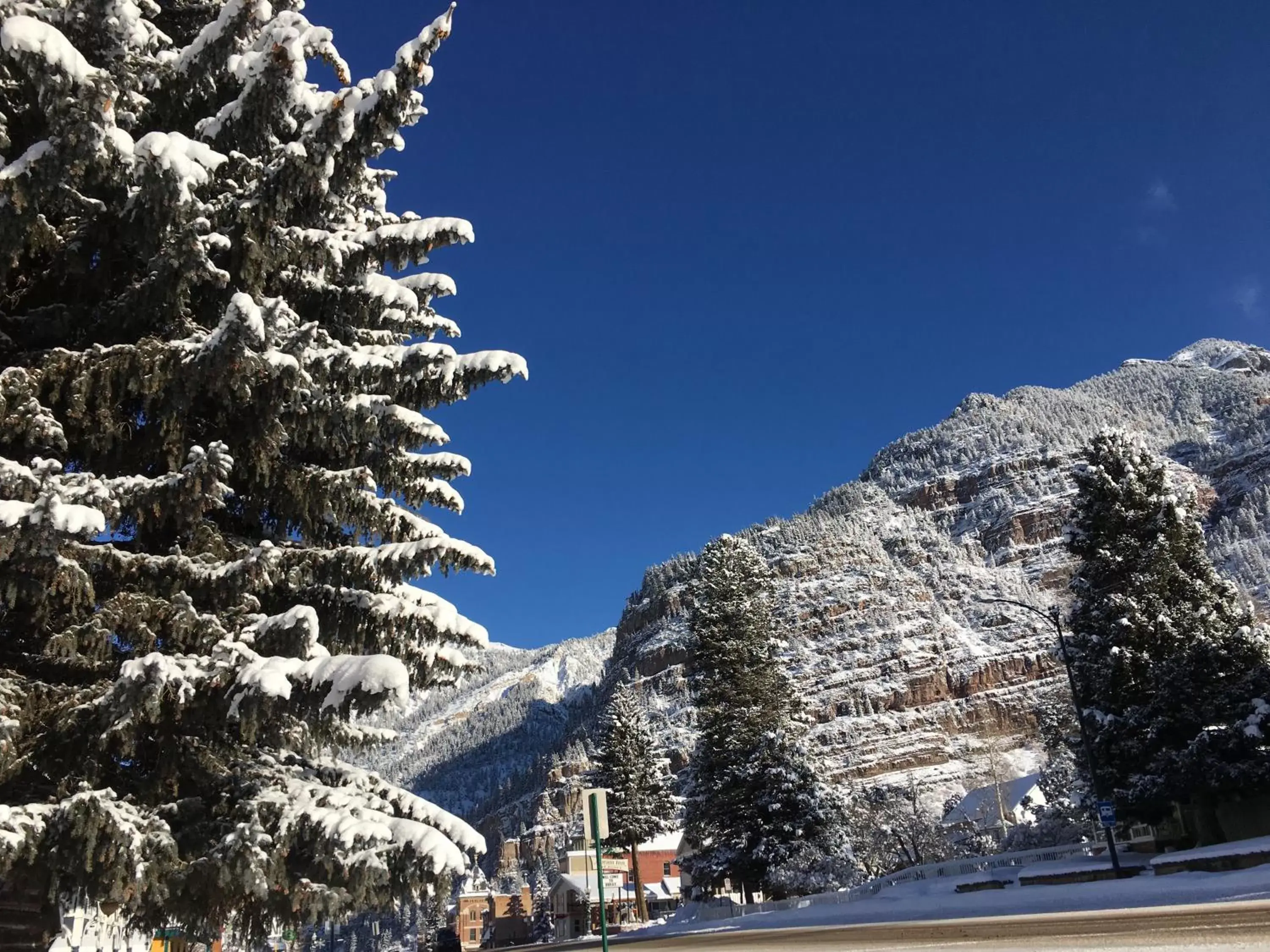 Mountain view, Winter in The Ouray Main Street Inn