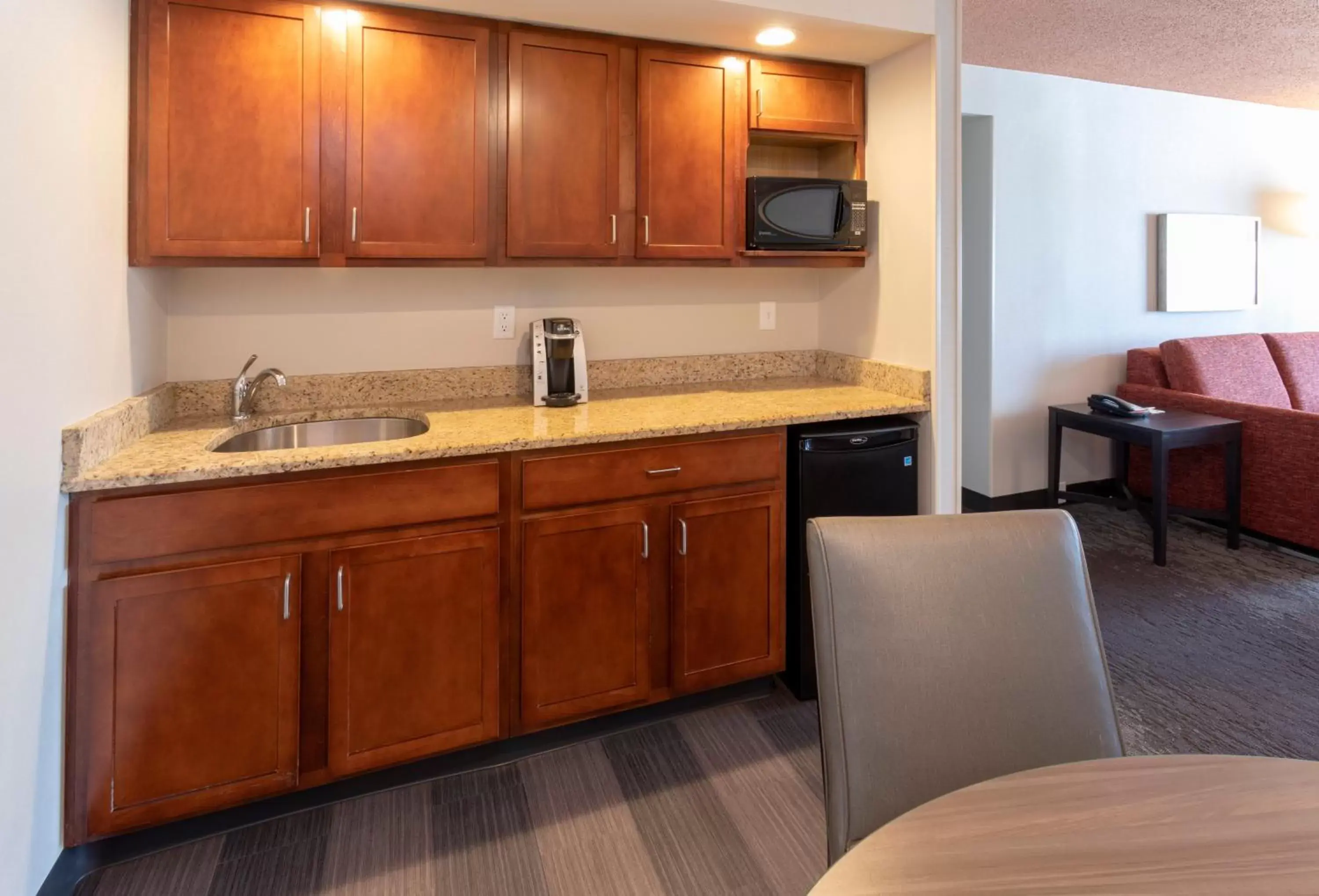 Photo of the whole room, Kitchen/Kitchenette in Holiday Inn Marquette, an IHG Hotel